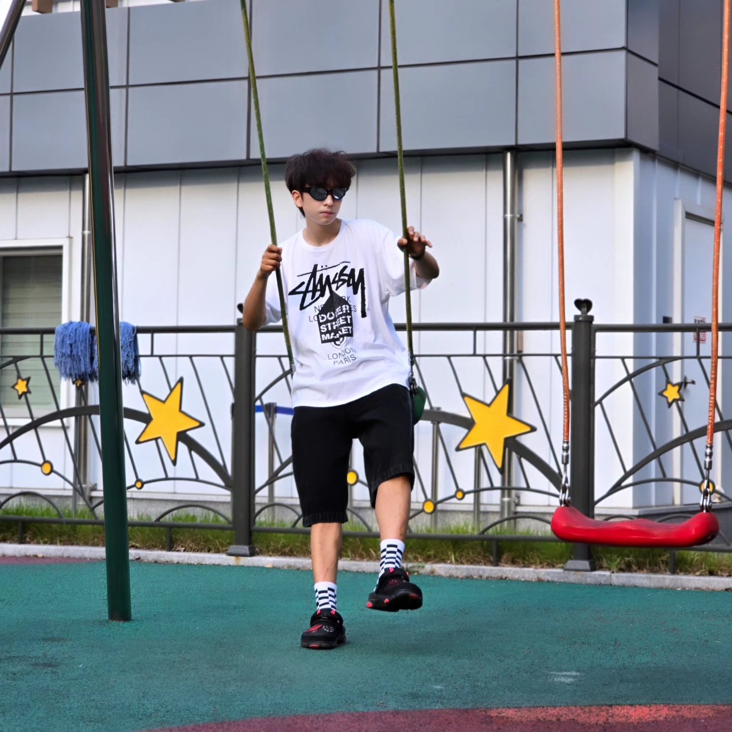 Stussy DSM World Tour T-Shirt White, Samsung Galaxy Watch6 44mm LTE Silver (Korean Ver.) 착용 스타일 - 6