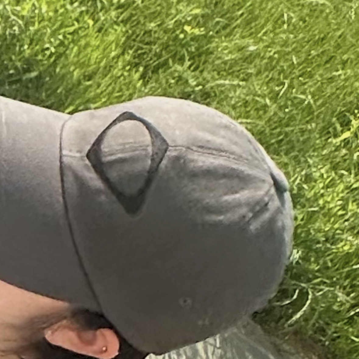 Mischief House Ball Cap Charcoal 착용 스타일