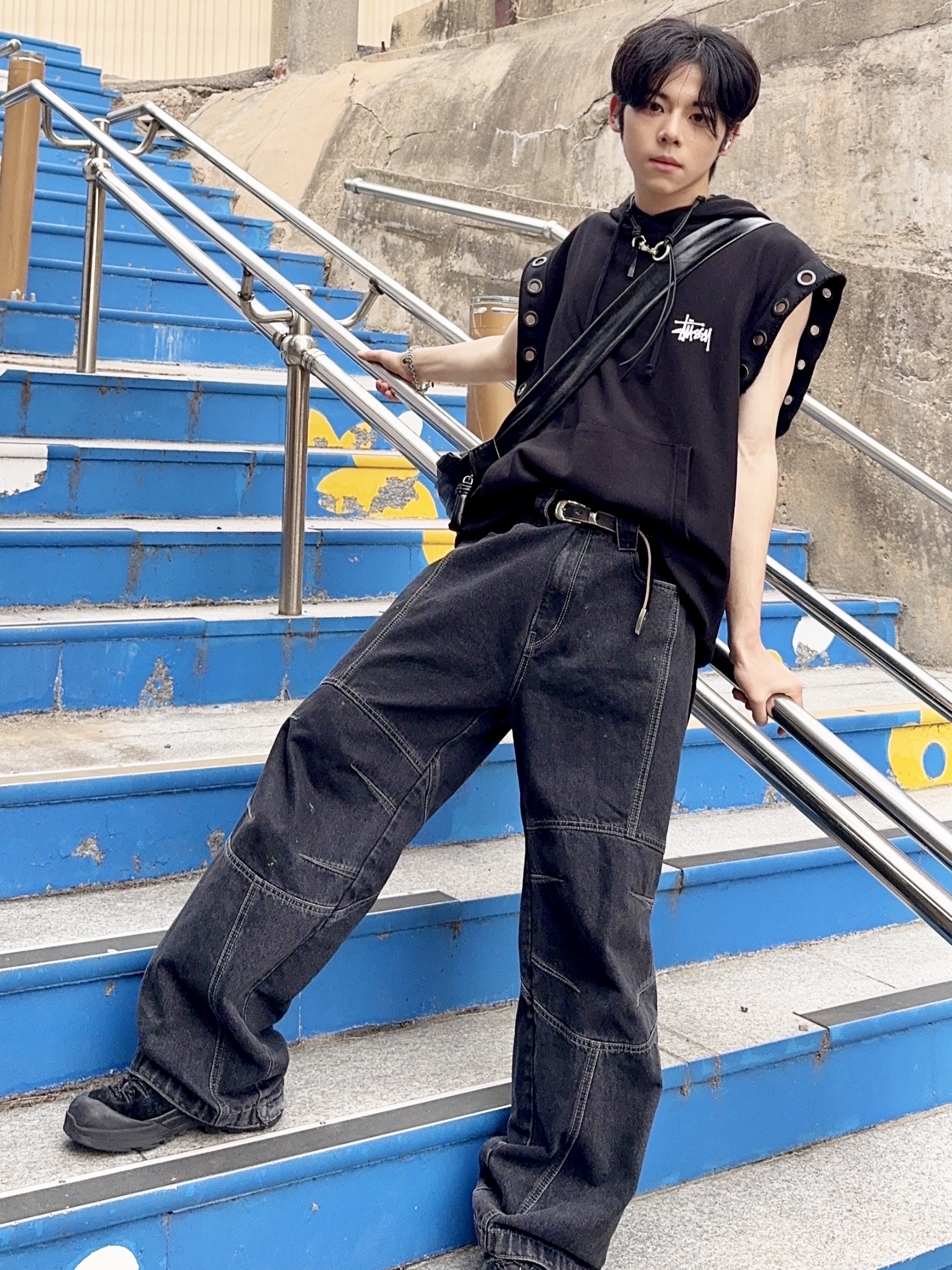 Salomon x MM6 Maison Margiela X-ALP Black, Junya Watanabe x Stussy Hooded Vest Black 착용 스타일