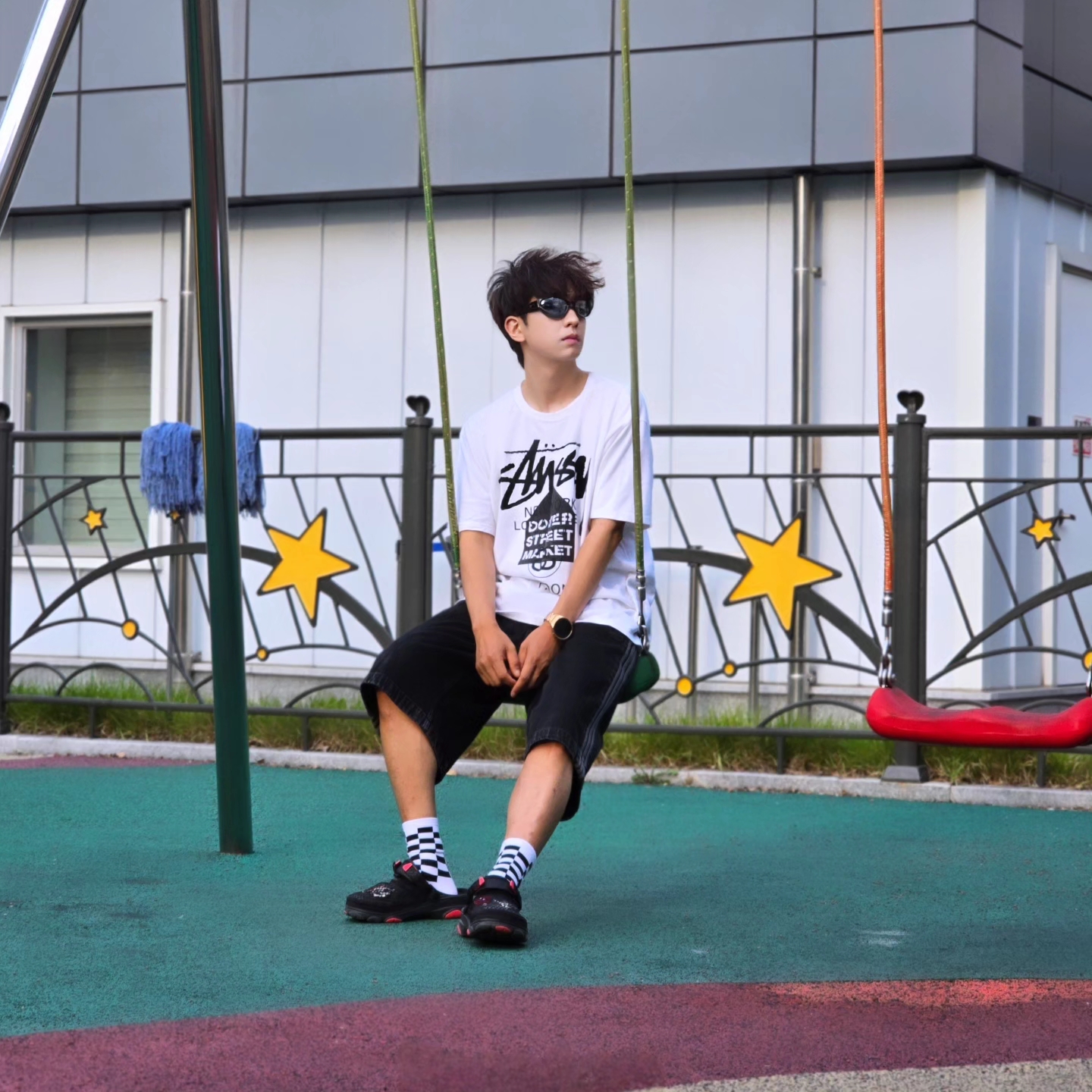 Stussy DSM World Tour T-Shirt White, Samsung Galaxy Watch6 44mm LTE Silver (Korean Ver.) 착용 스타일 - 4