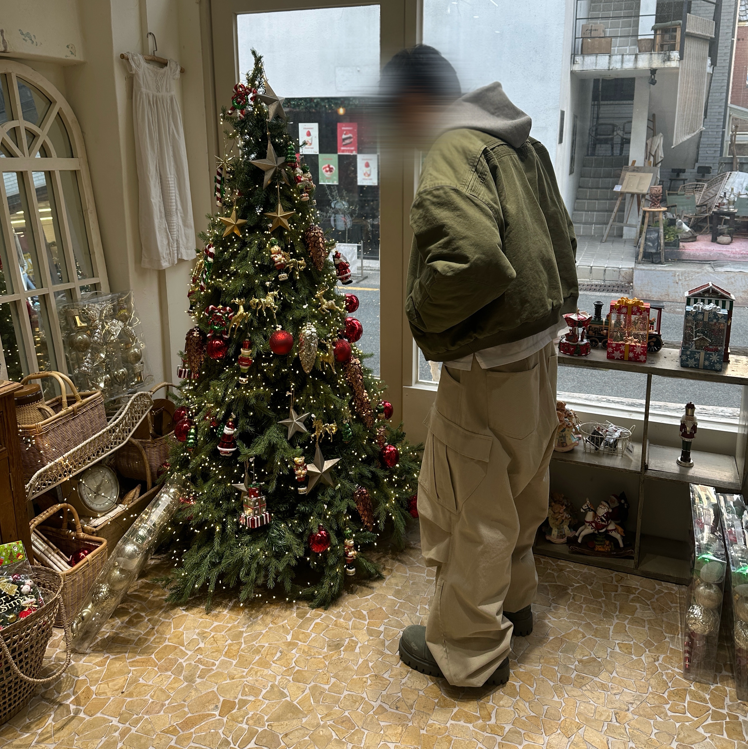 Nonnod Side Zip Cargo Pants Beige, Nonnod Sulfur Dye Serge Bomber Jacket Vintage Khaki 착용 스타일 - 3