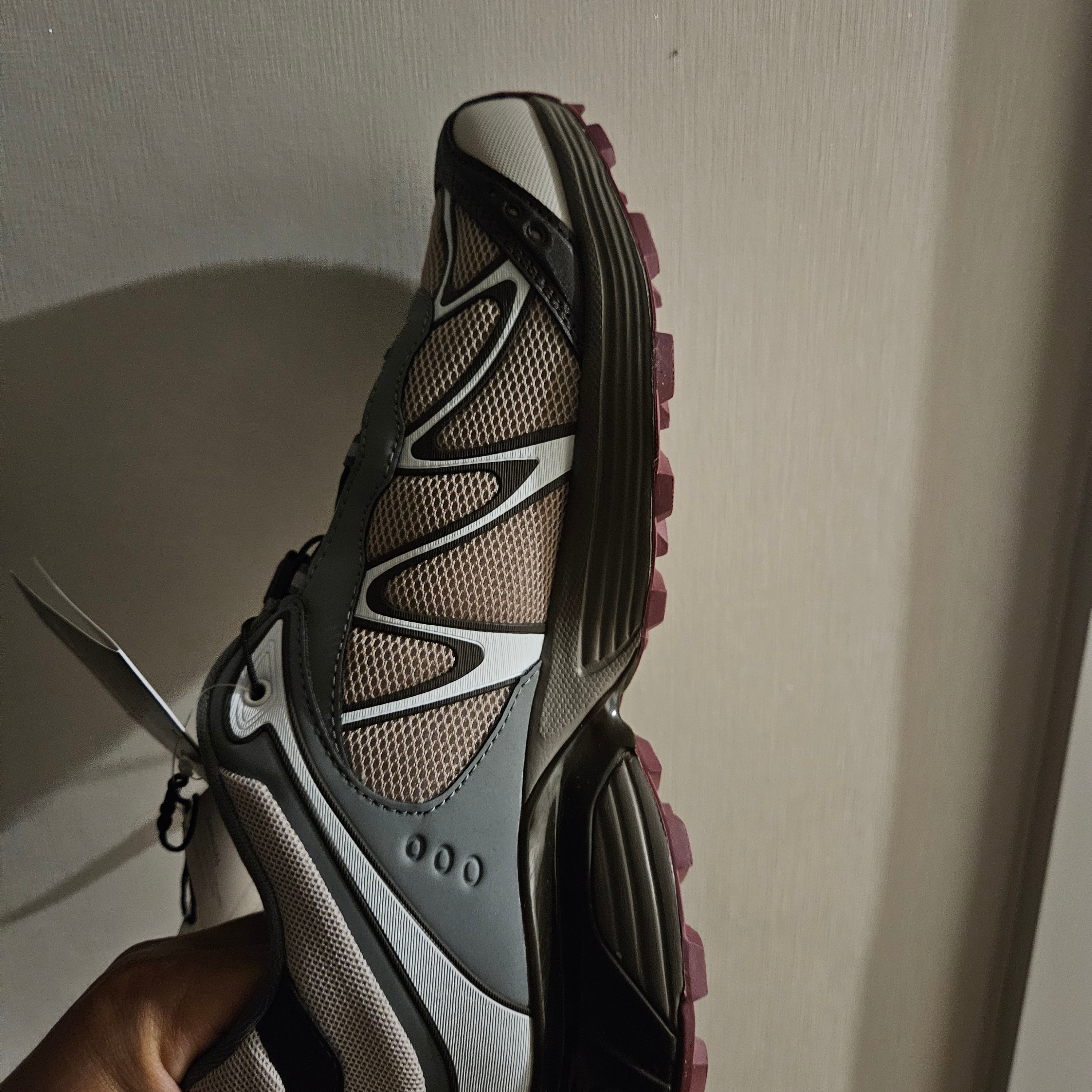 Salomon XT-Whisper Oxford Tan Sedona Sage 착용 스타일