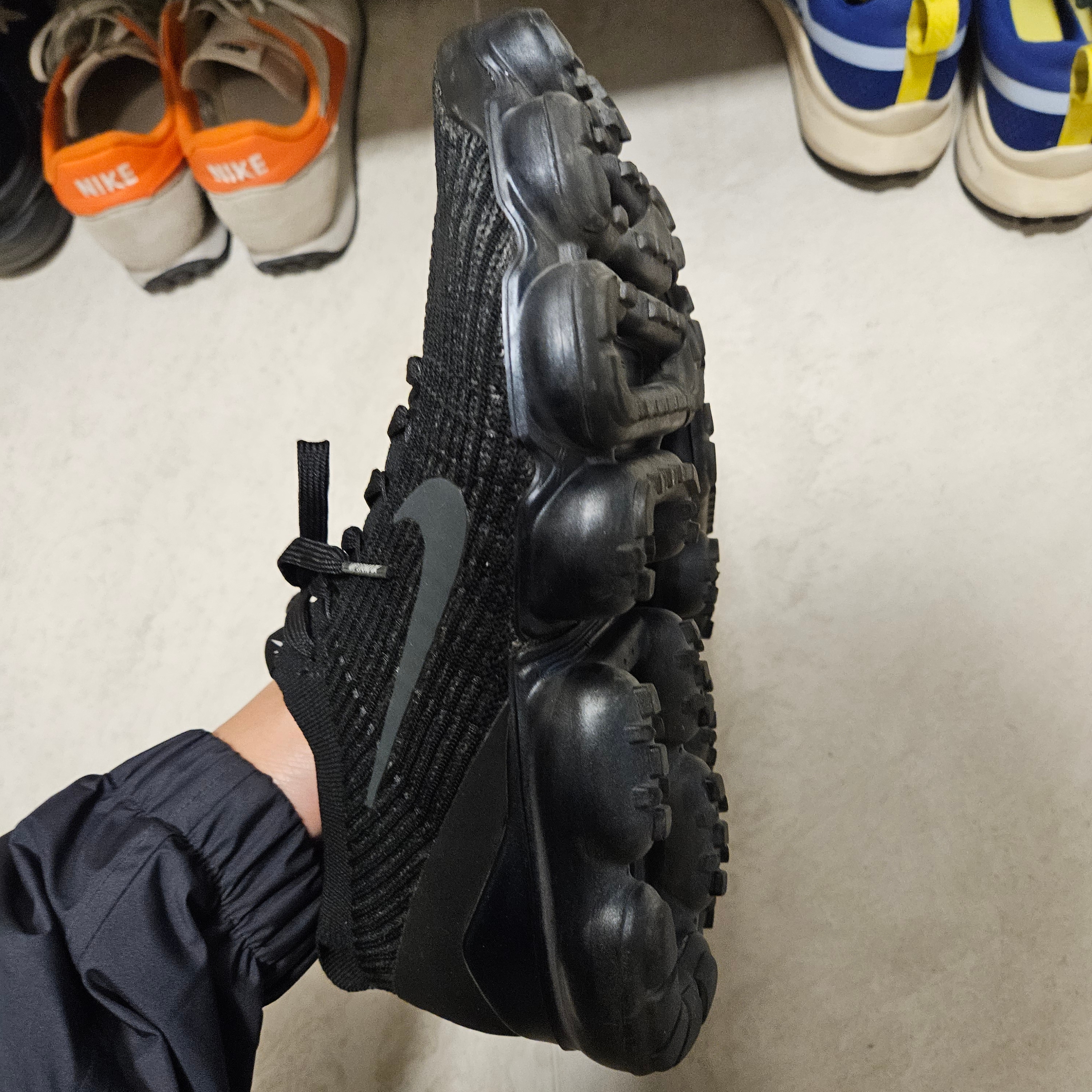 Nike Air VaporMax Flyknit 3.0 Triple Black 착용 스타일