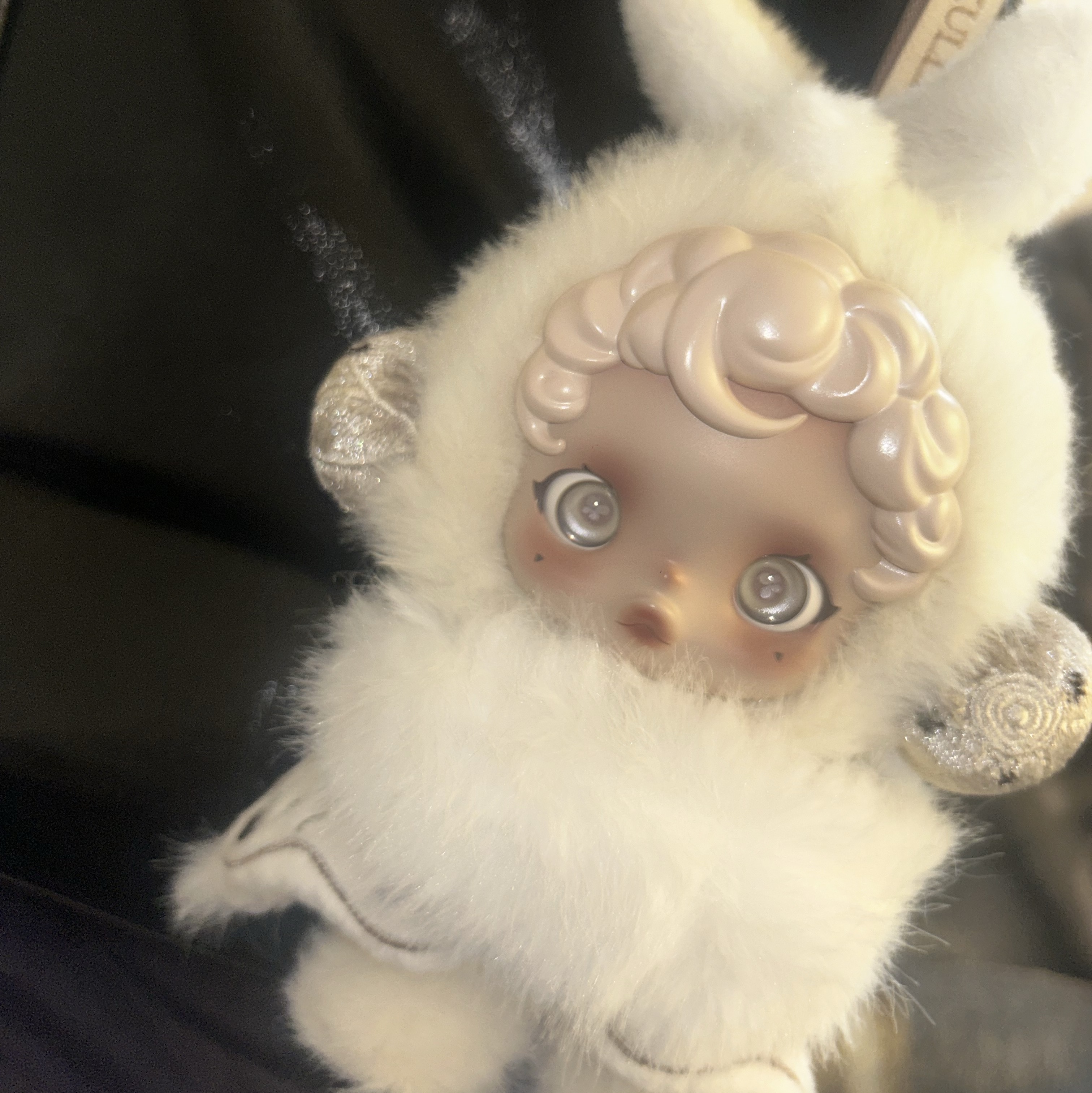 Pop Mart Skullpanda L’Impressionnisme Series Plush Doll Mist (Opened Case), Louis Vuitton Neonoe BB Monogram 착용 스타일 - 2