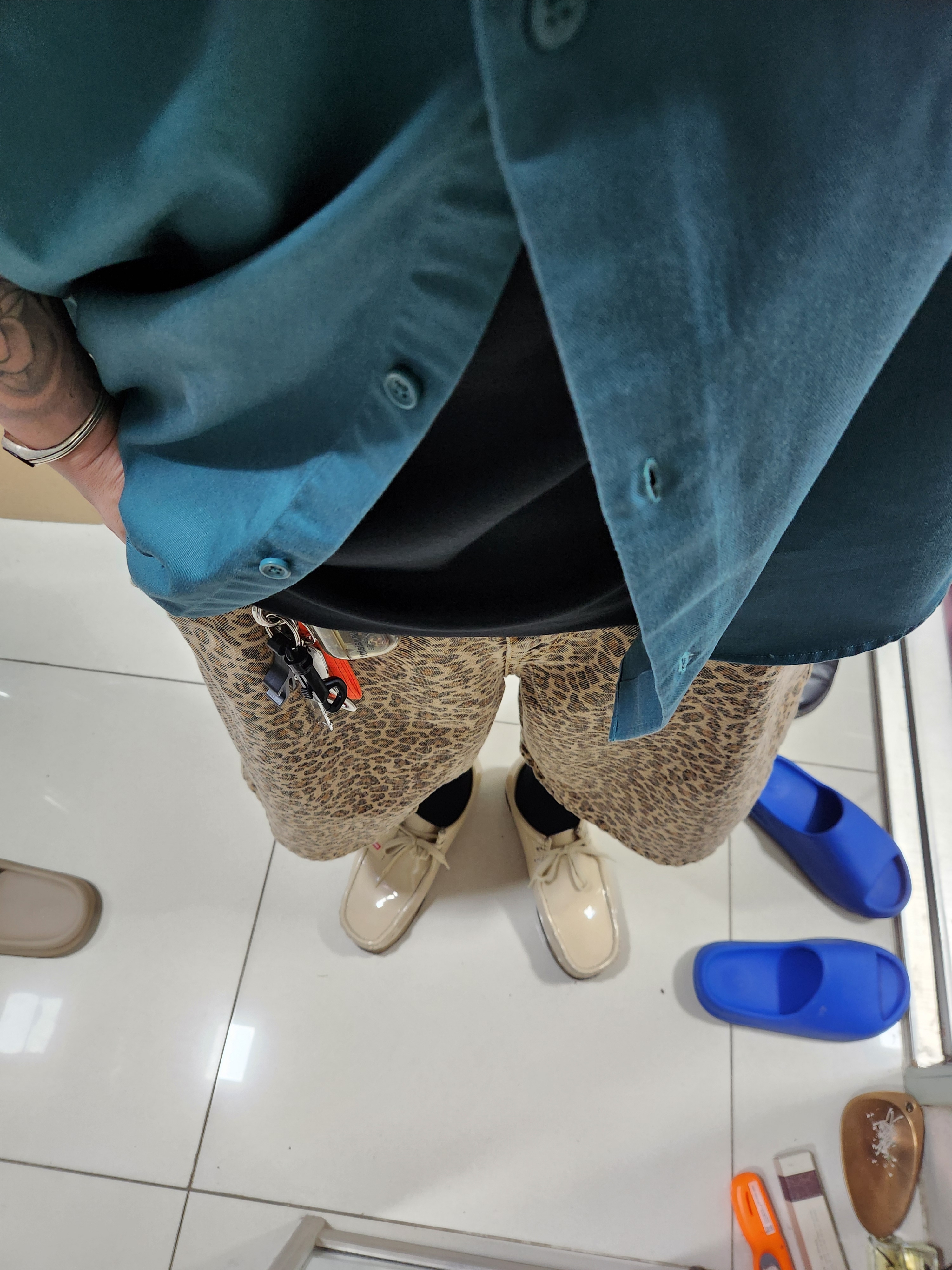Supreme Rhinestone Pin Up S/S Work Shirt Work Green - 25SS, Stussy Denim Work Shorts Leopard 착용 스타일 - 1