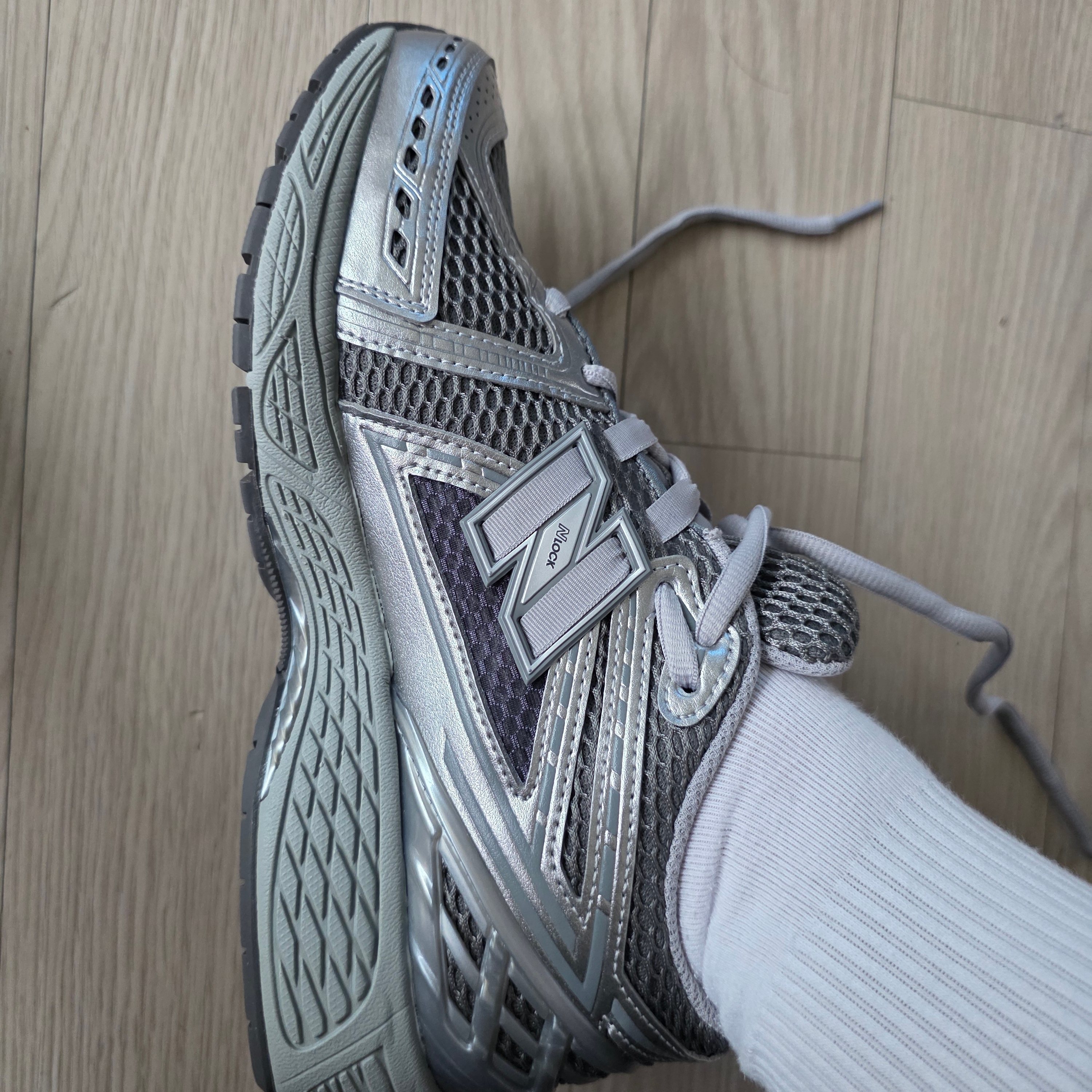 New Balance 1906R Harbor Grey Silver Metalic 착용 스타일