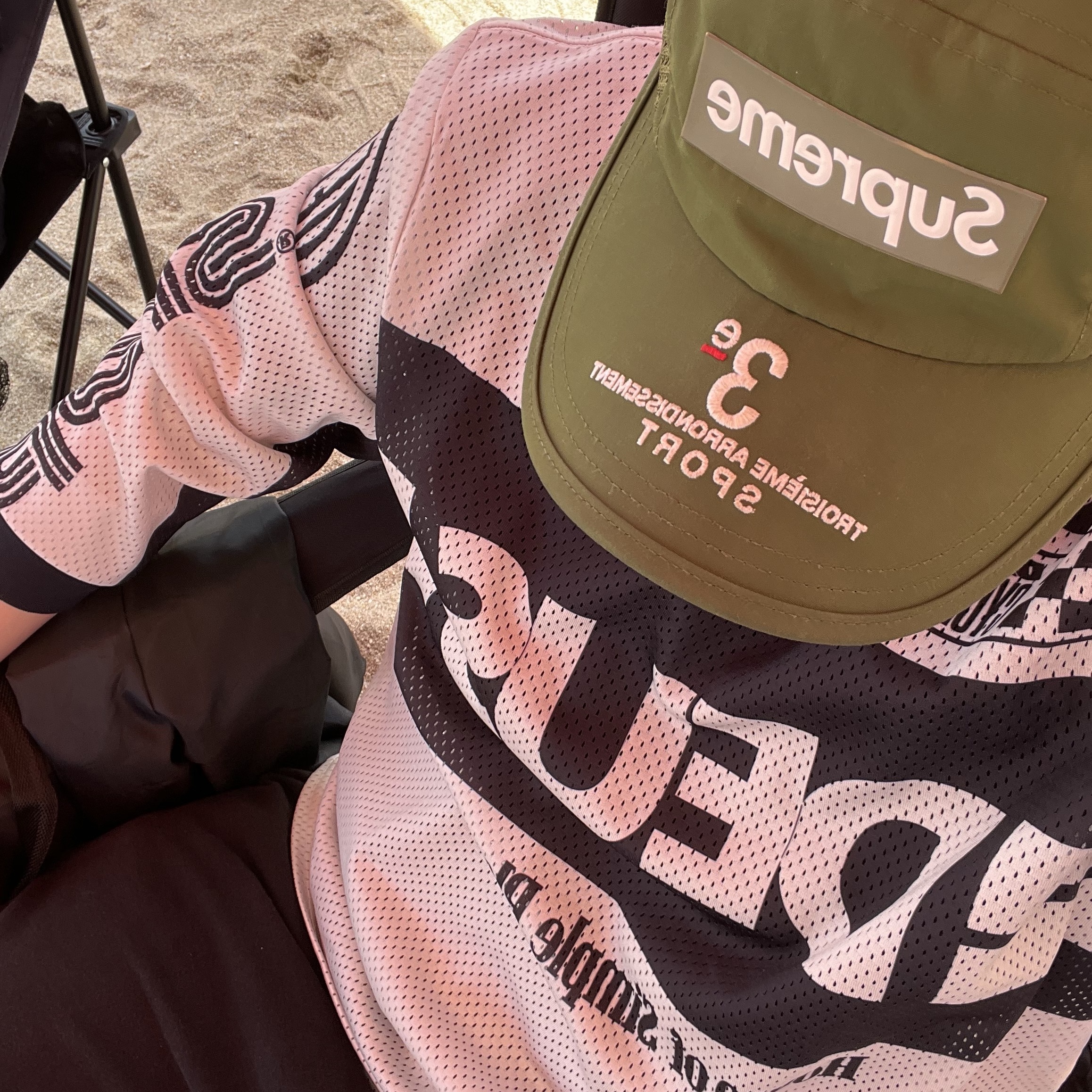 Deus Ex Machina Off Road MX Jersey Dirty White, Supreme Mesh Side Panel Camp Cap Olive - 24SS 착용 스타일 - 2