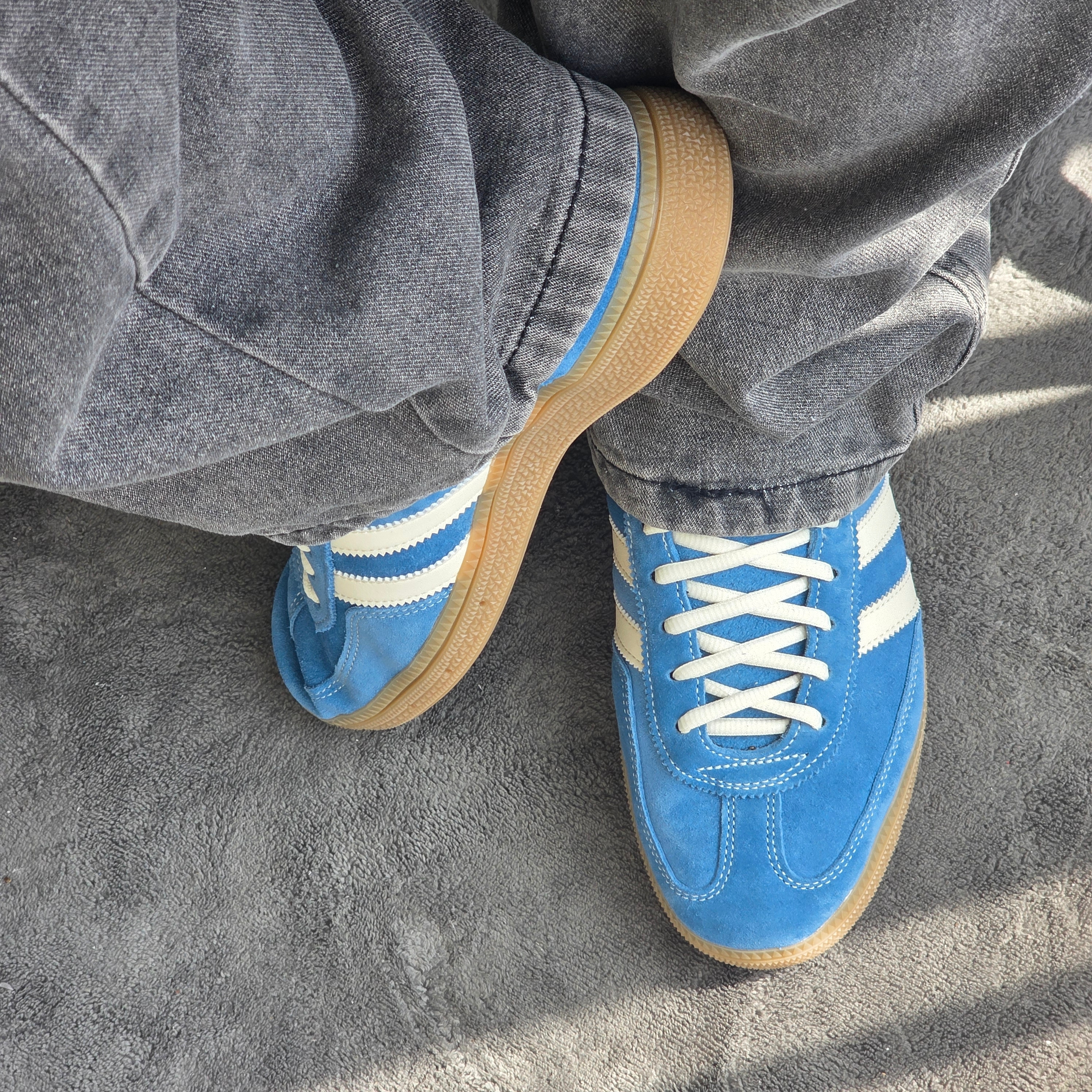 Adidas Spezial Handball Core Blue Cream White 착용 스타일 - 1