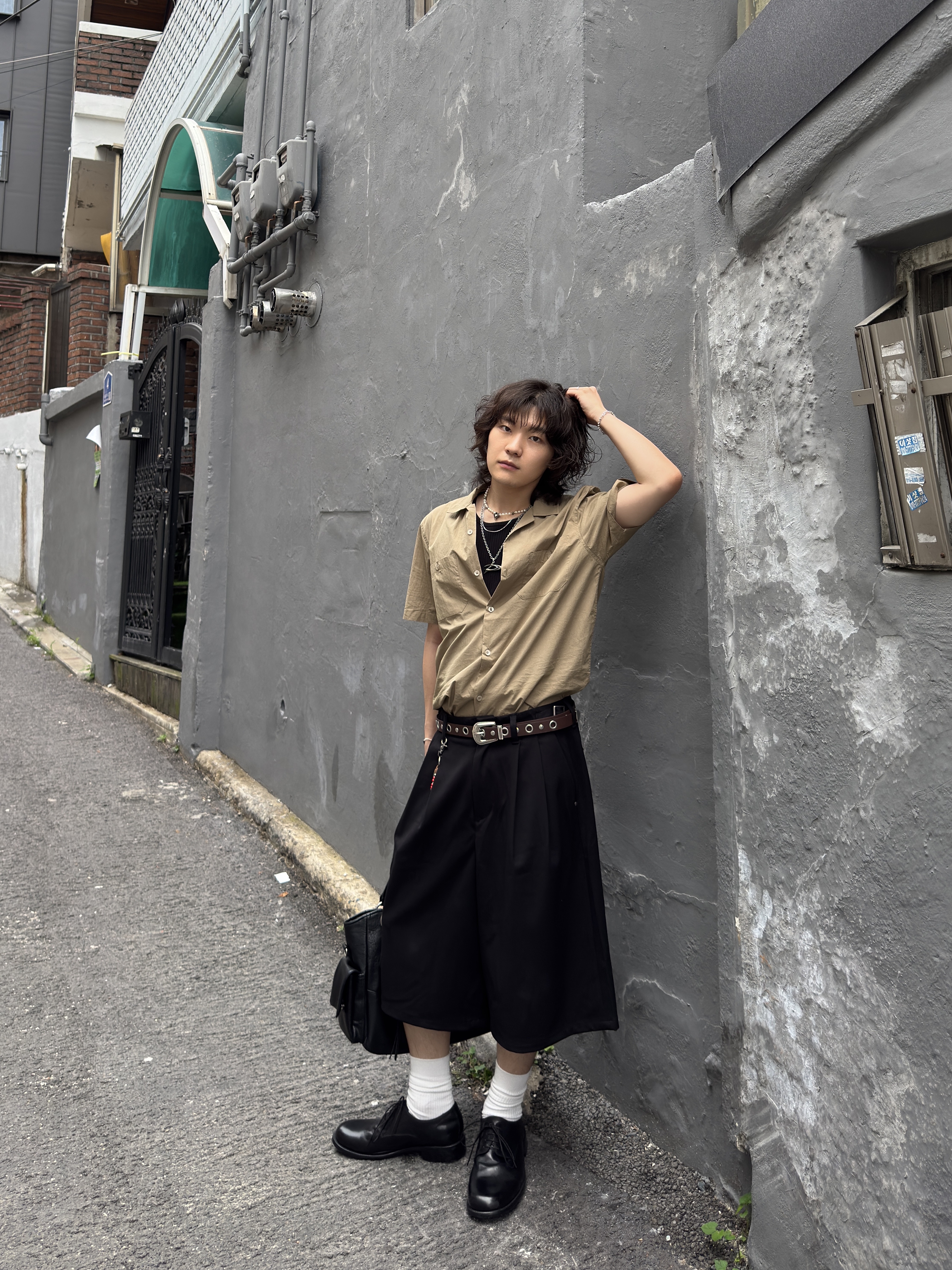 Yase Mud Horsehide Derby Black, Stussy Basic Trucker Cap Black 착용 스타일 - 6