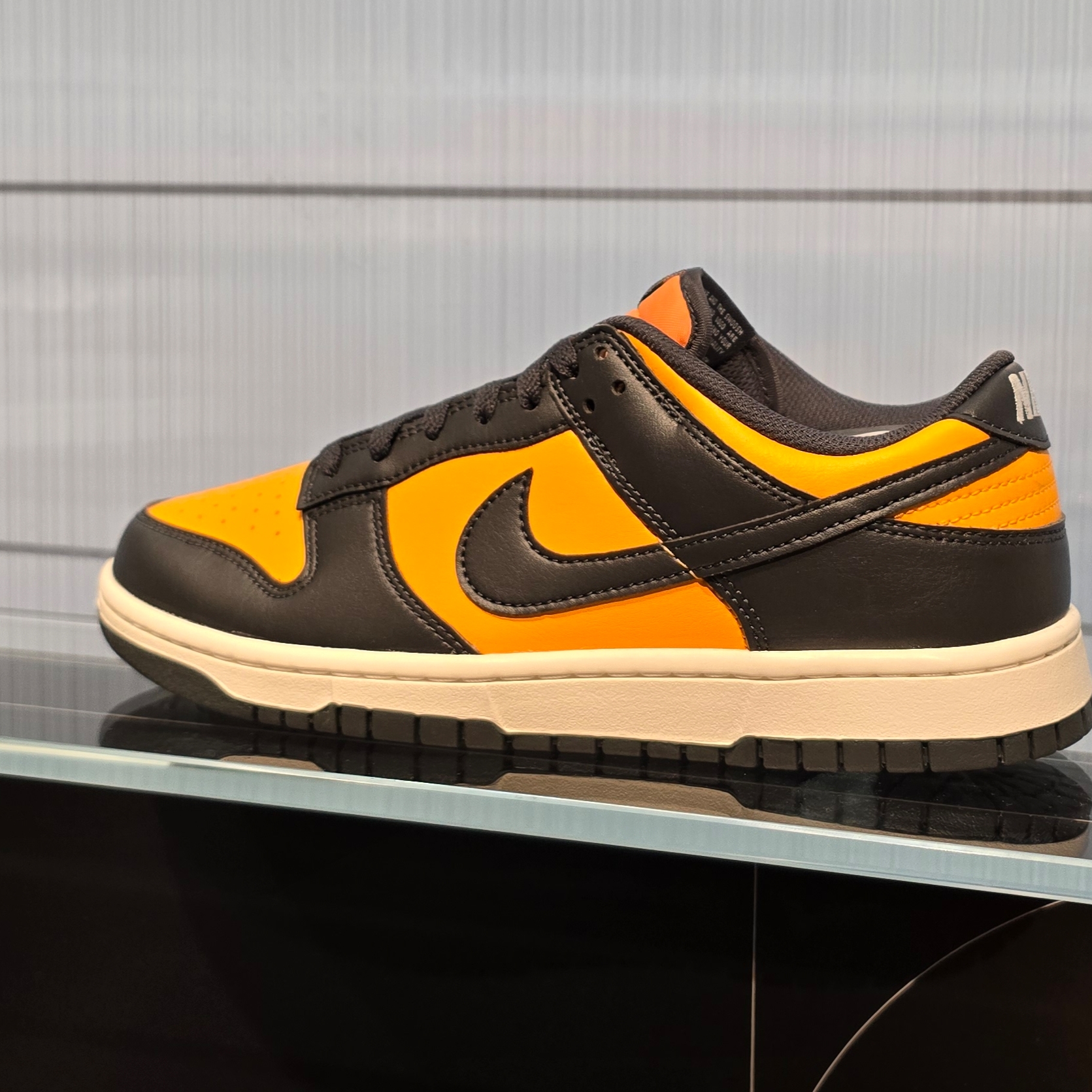 Nike Dunk Low Retro Sundial Anthracite 착용 스타일