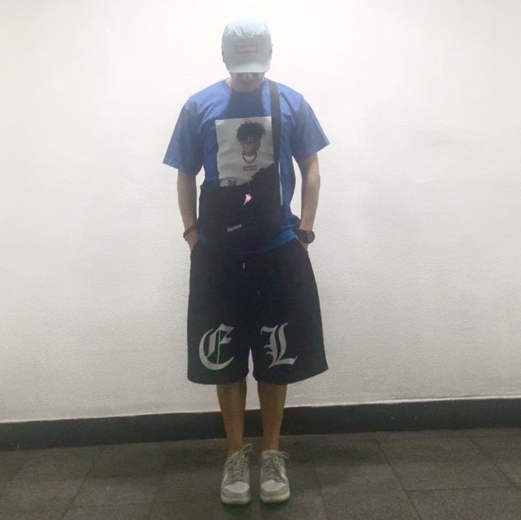 Supreme Small Messenger Bag Black - 22SS, Nike Dunk Low Retro Grey Fog 착용 스타일 - 1