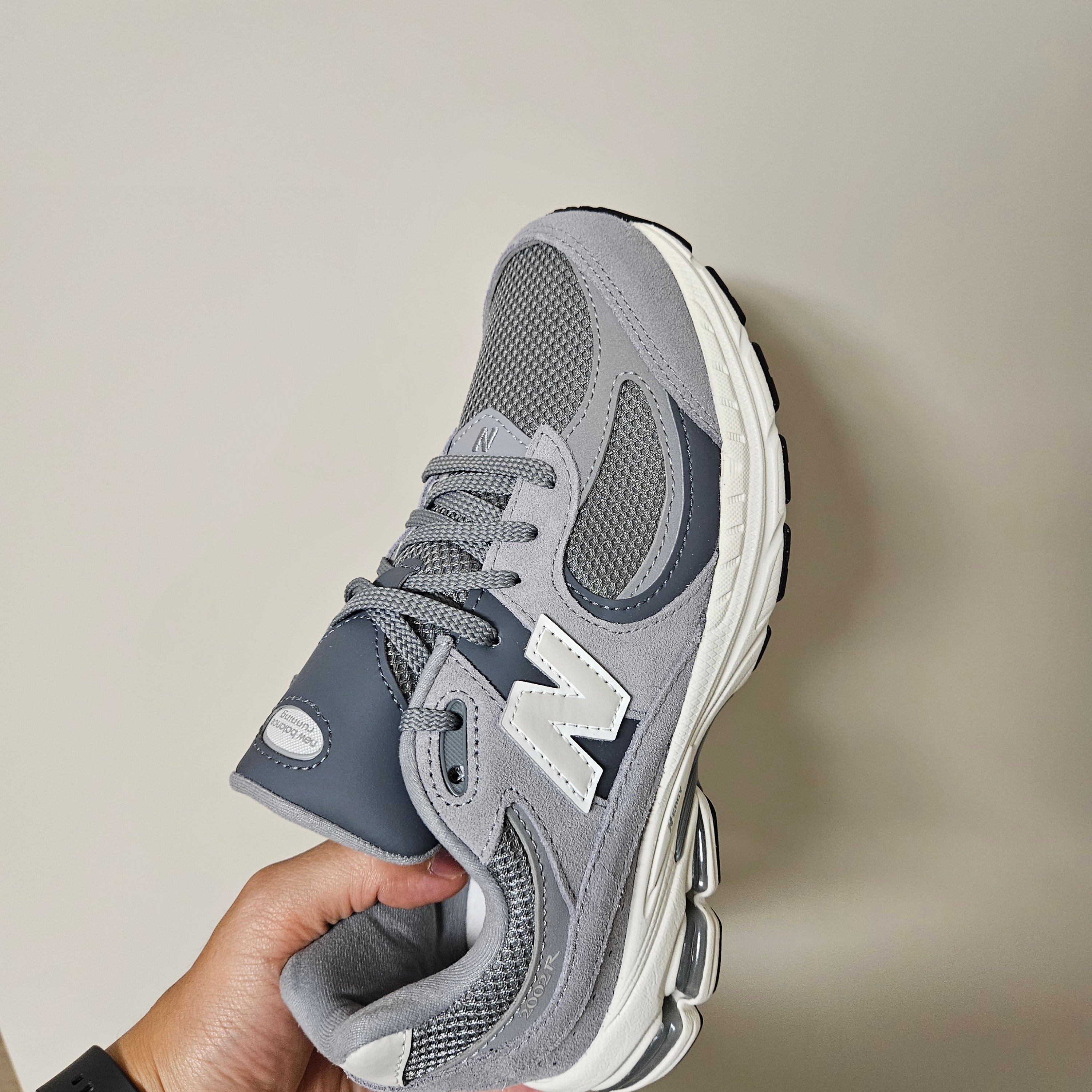 (GS) New Balance 2002R Steel Lead 착용 스타일