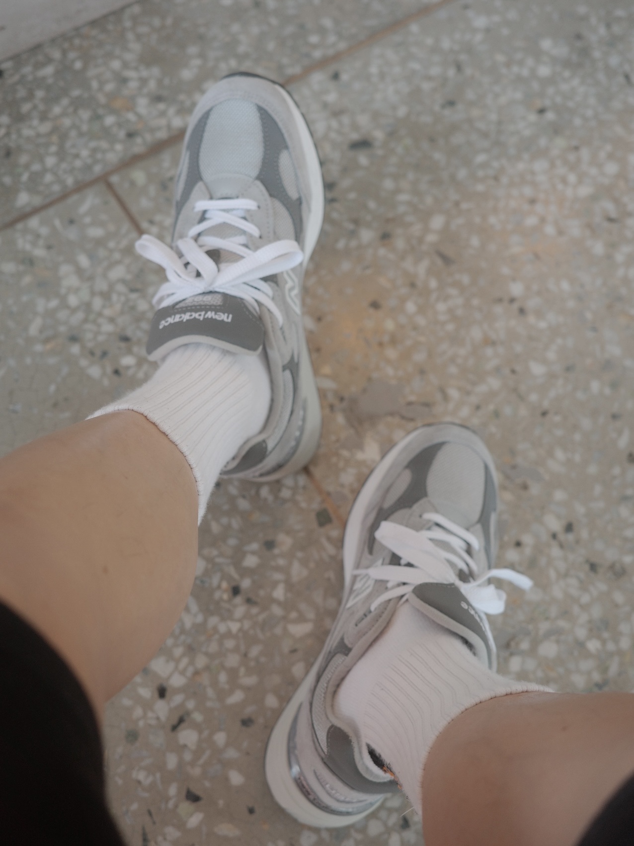 New Balance 992 Made in USA Core Grey Silver Metallic 착용 스타일