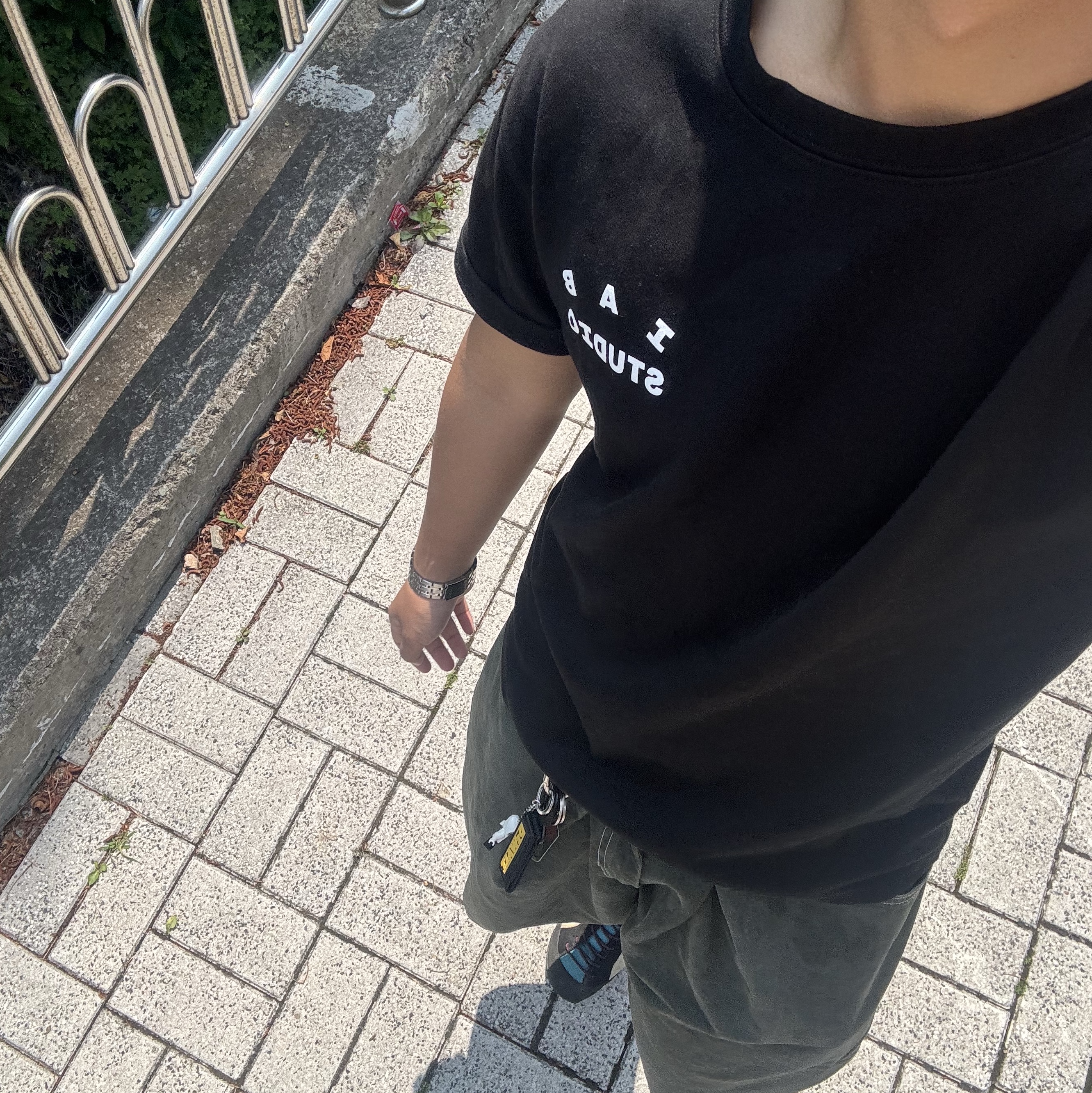 Nike Air Force 1 '07 Low Triple Black, Apple Airpods Pro 2nd Gen with MagSafe Charging Case USB C (Korean Ver.) 착용 스타일 - 2