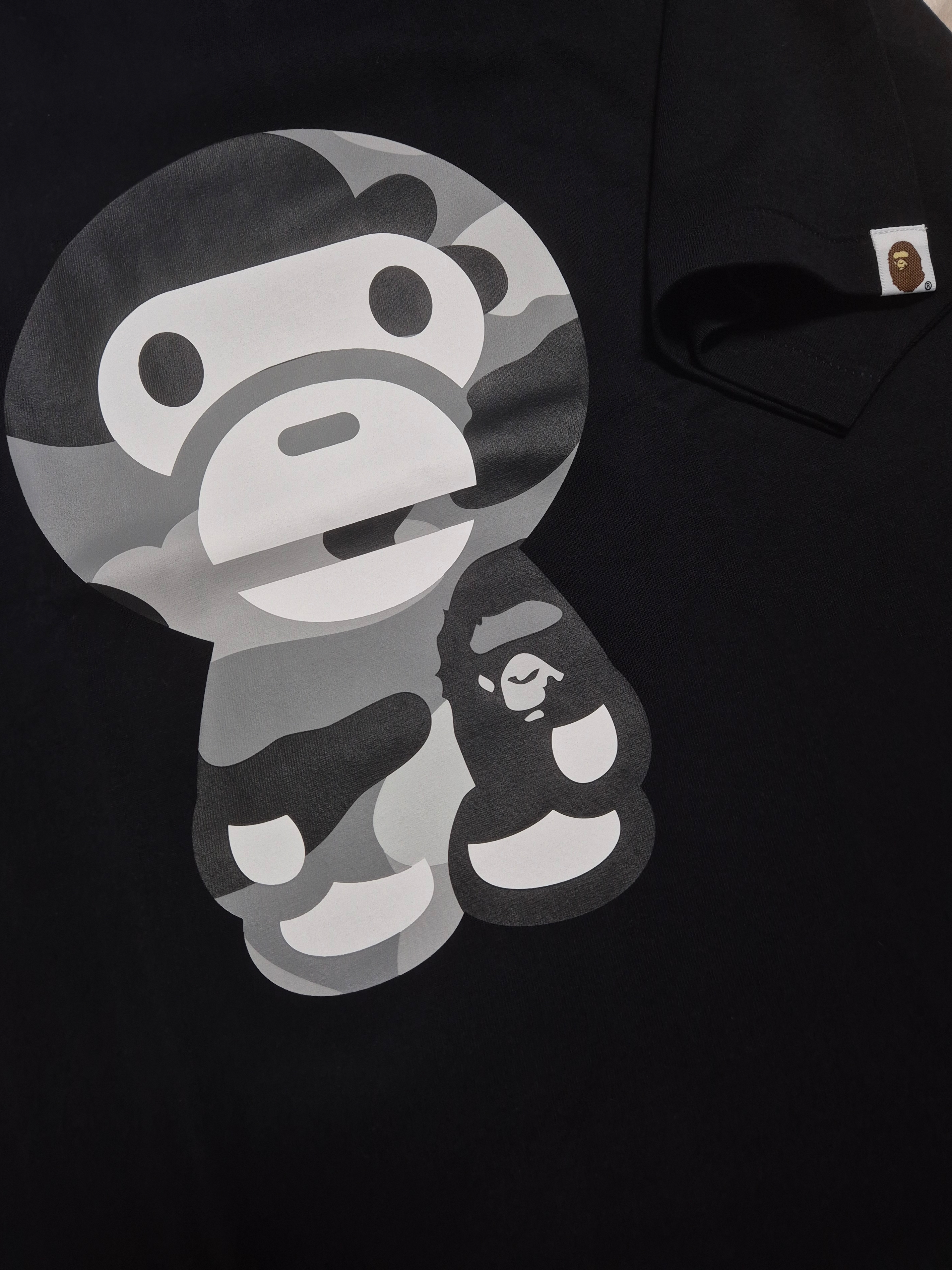 BAPE Giant 1st Camo Big Baby Milo T-Shirt Black Gray 착용 스타일 - 2