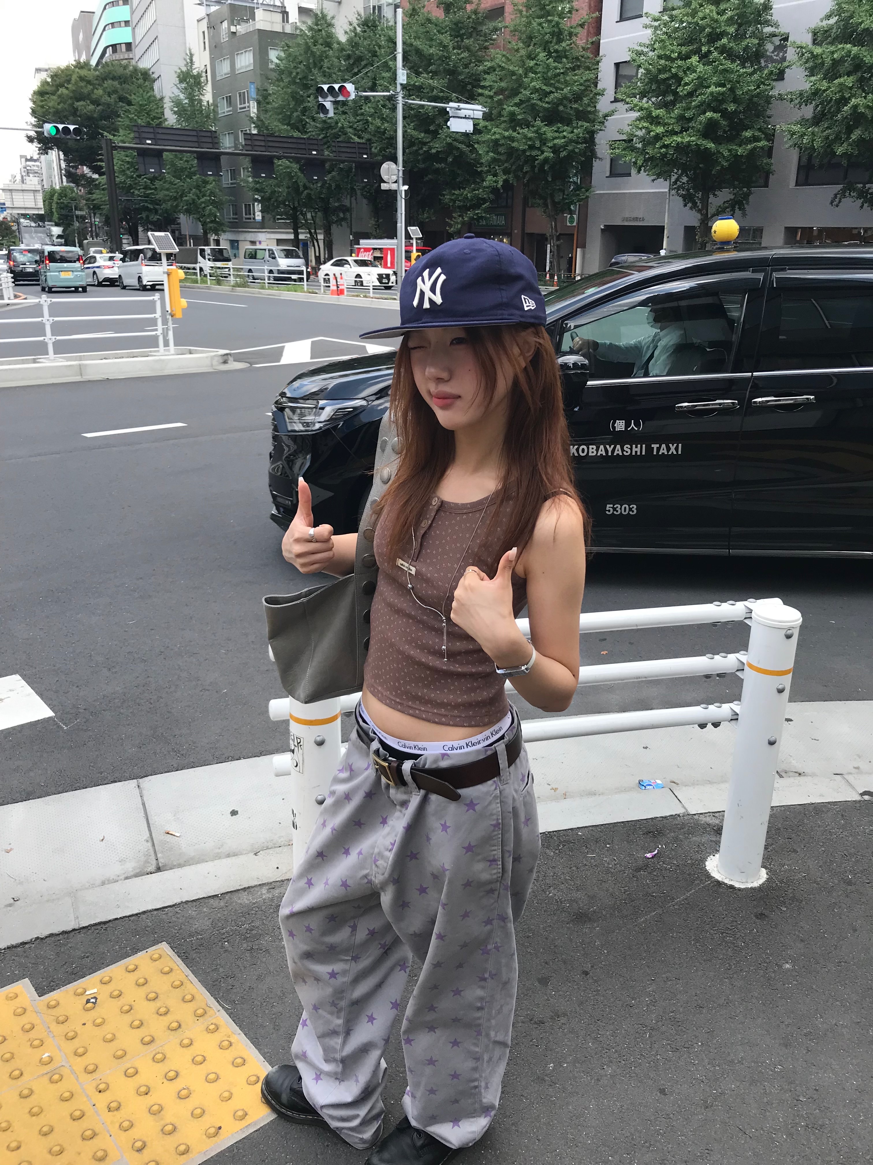 Supreme Chino Pants Grey Stars - 22SS, Dr. Martens 1460 Smooth Boots Black 착용 스타일 - 1