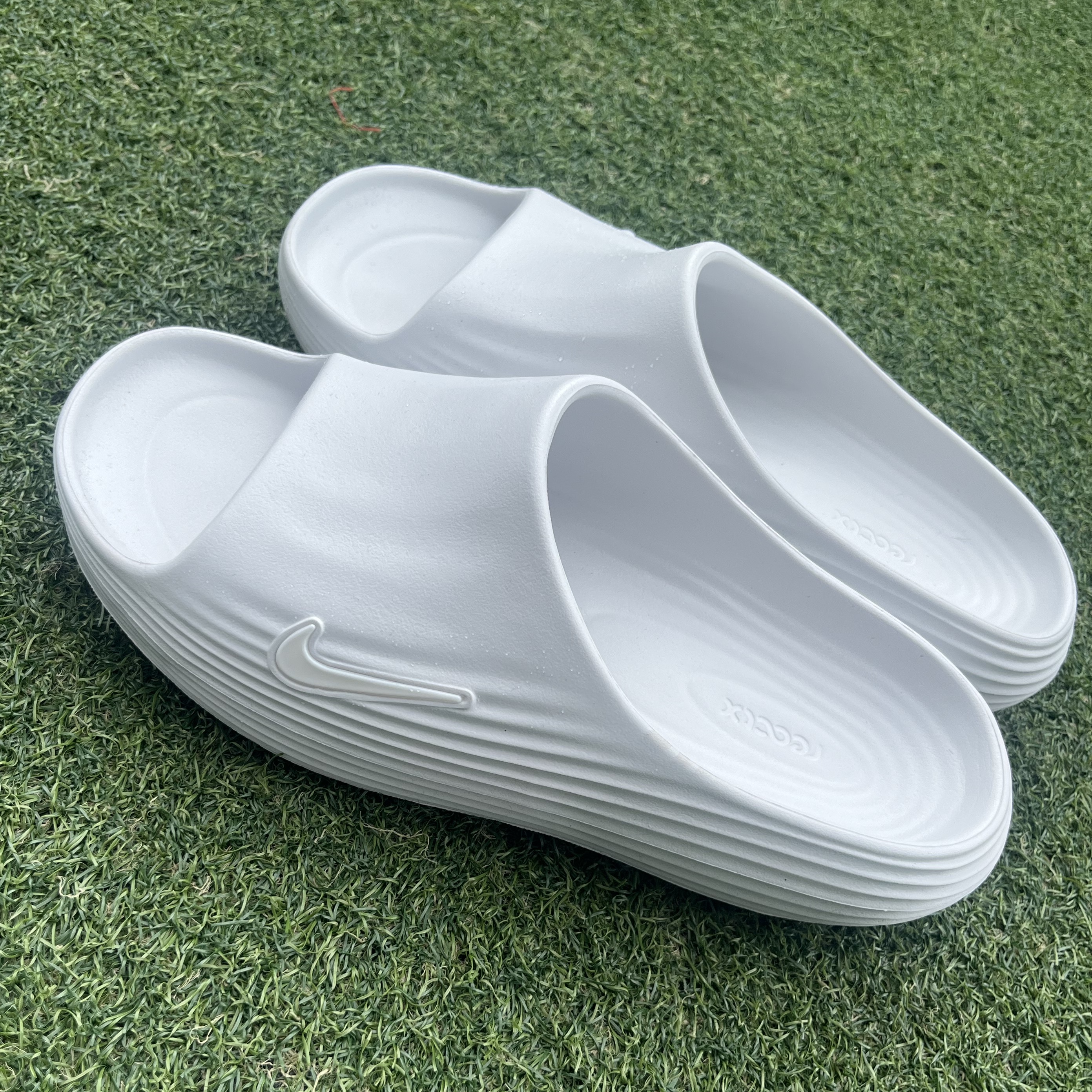 Nike ReactX Rejuven8 Slide Summit White 착용 스타일 - 2