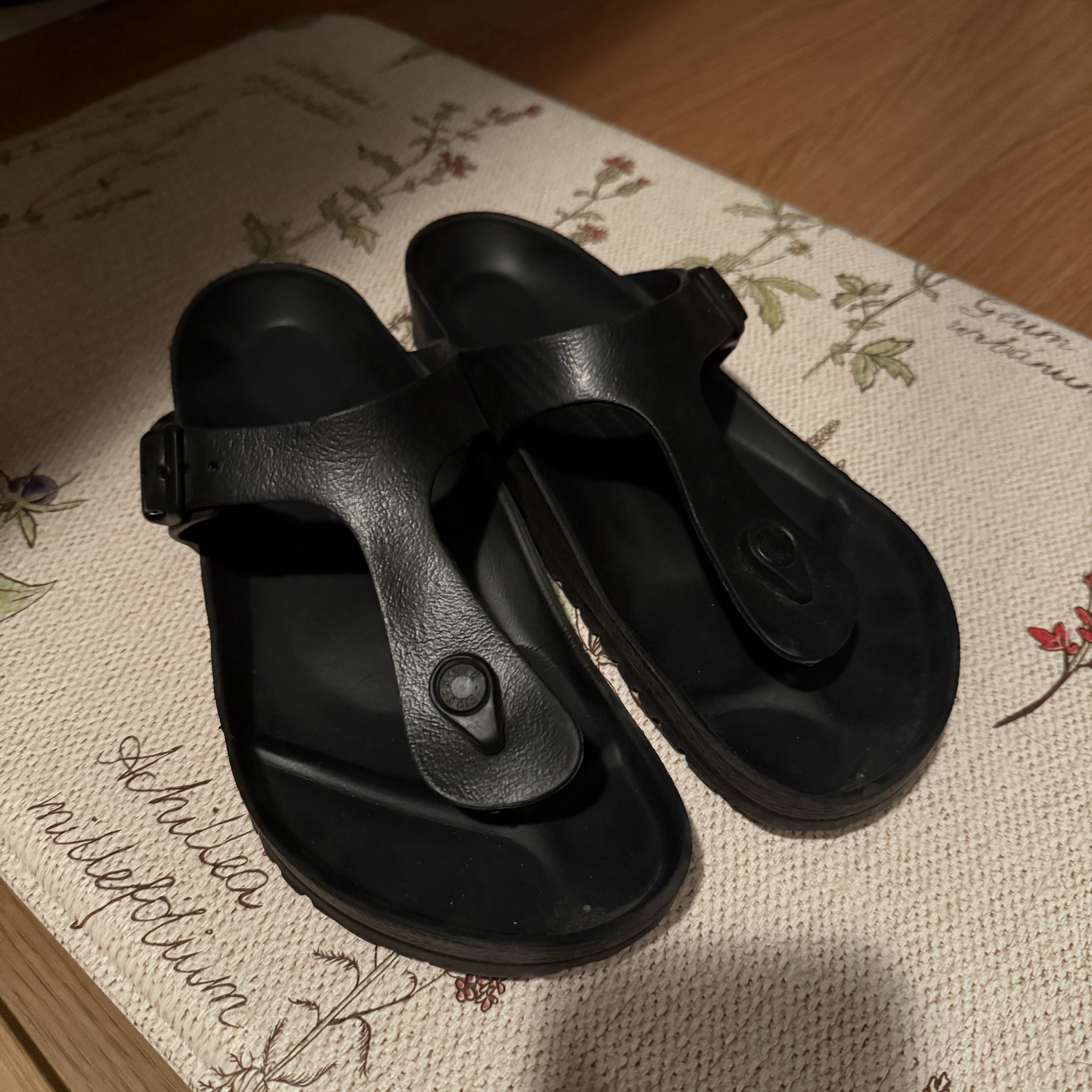 Birkenstock Gizeh Essentials Eva Black - Regular 착용 스타일 - 2