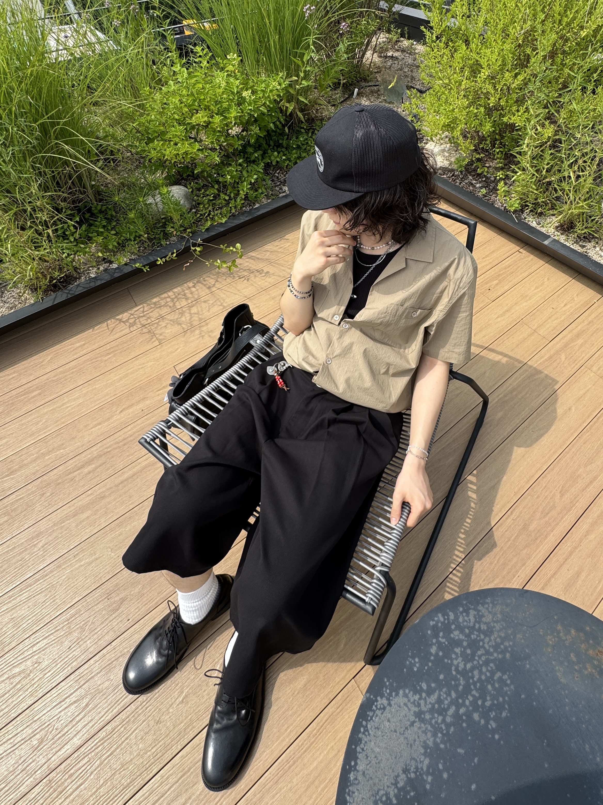 Yase Mud Horsehide Derby Black, Stussy Basic Trucker Cap Black 착용 스타일 - 1