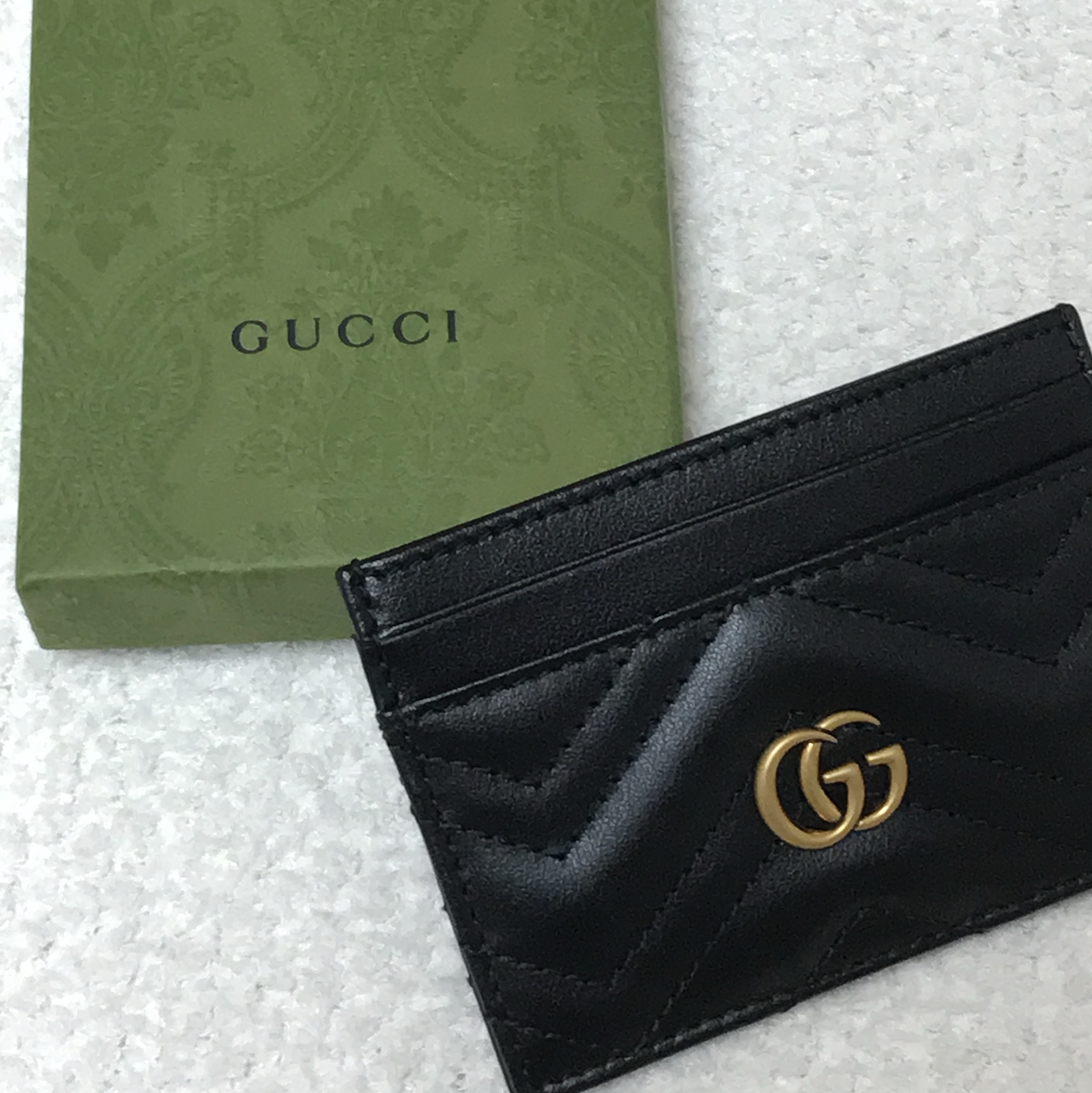 Gucci GG Marmont Card Case Black 착용 스타일