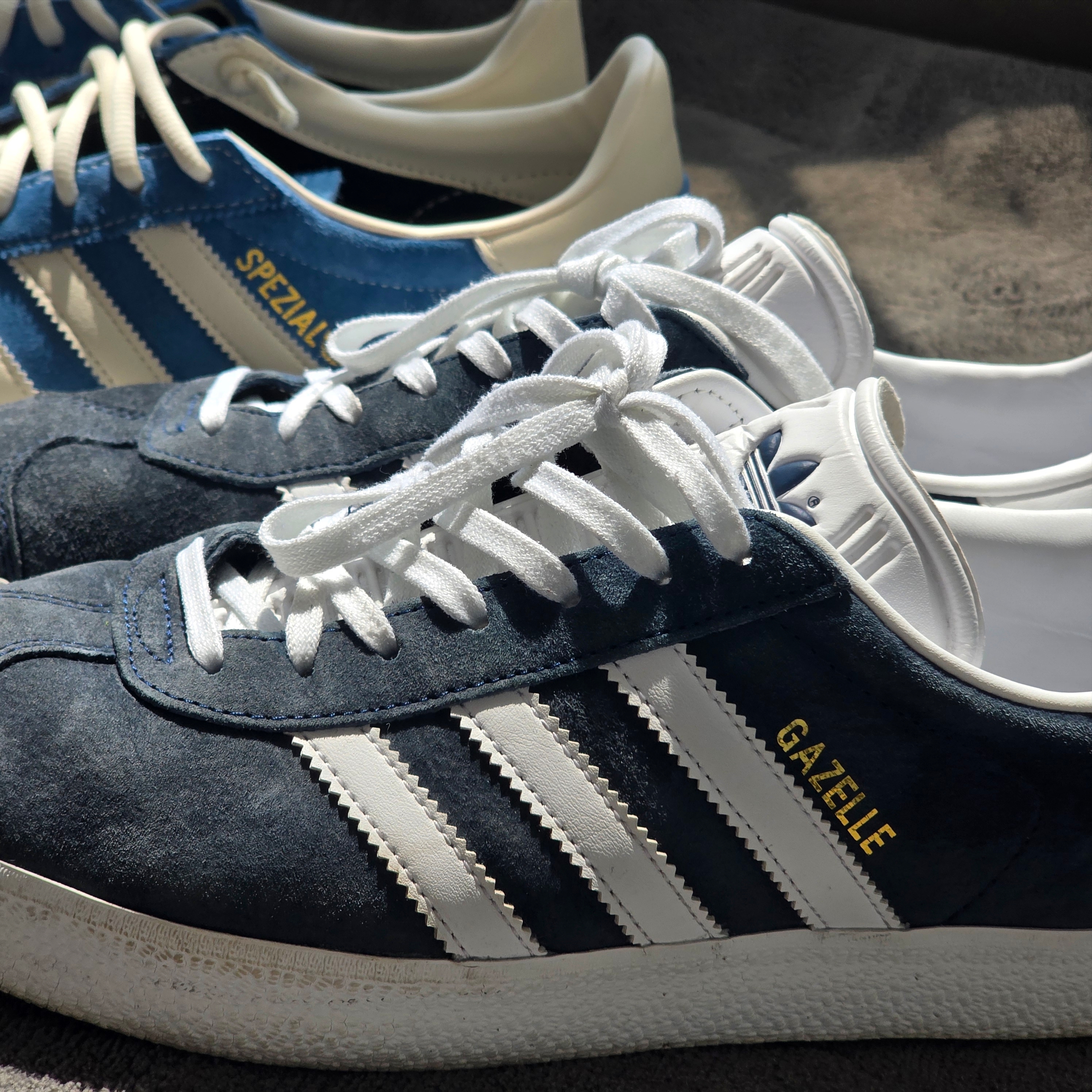Adidas Spezial Handball Core Blue Cream White, Adidas Gazelle Collegiate Navy 착용 스타일 - 2