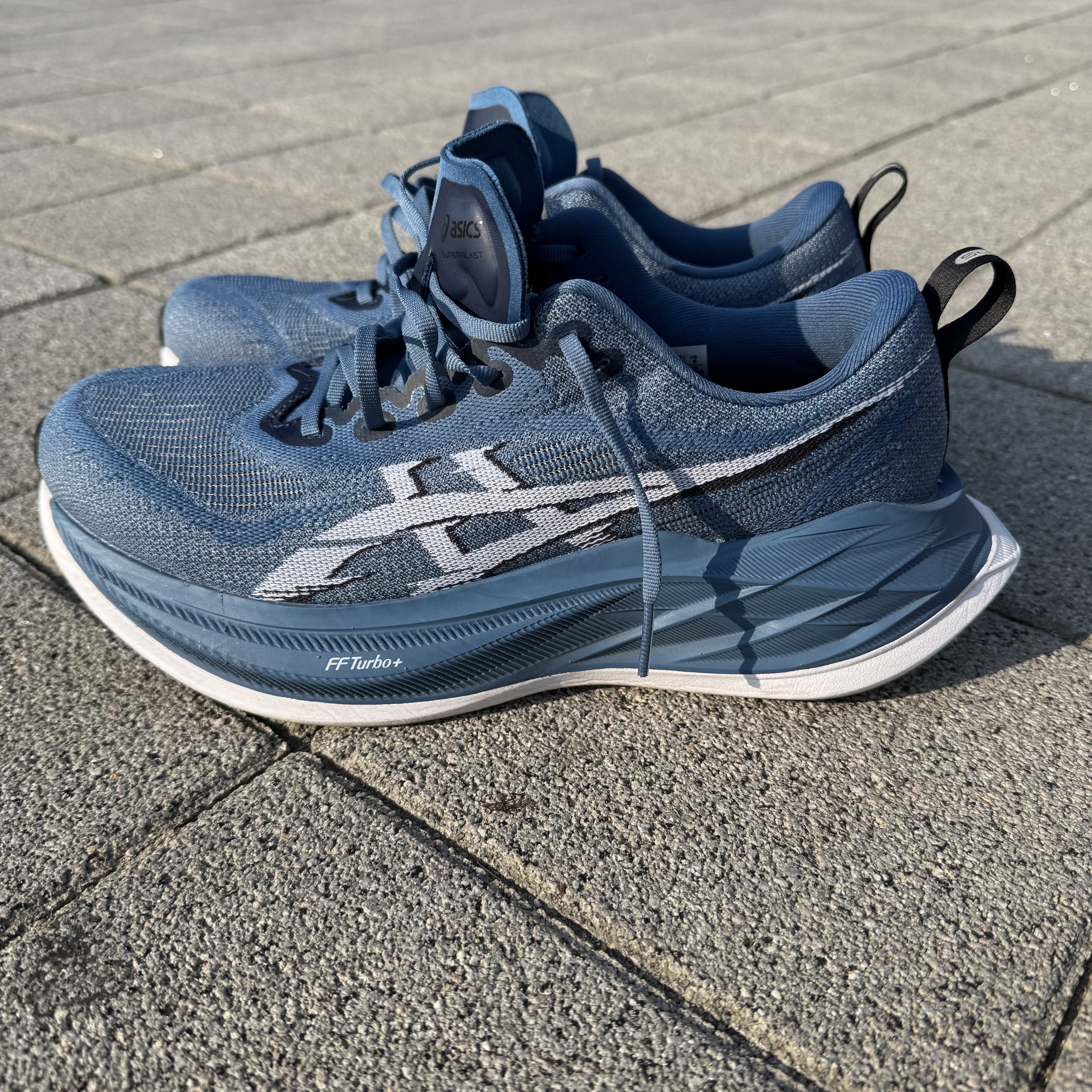 Asics Superblast 2 Winter Sea White 착용 스타일