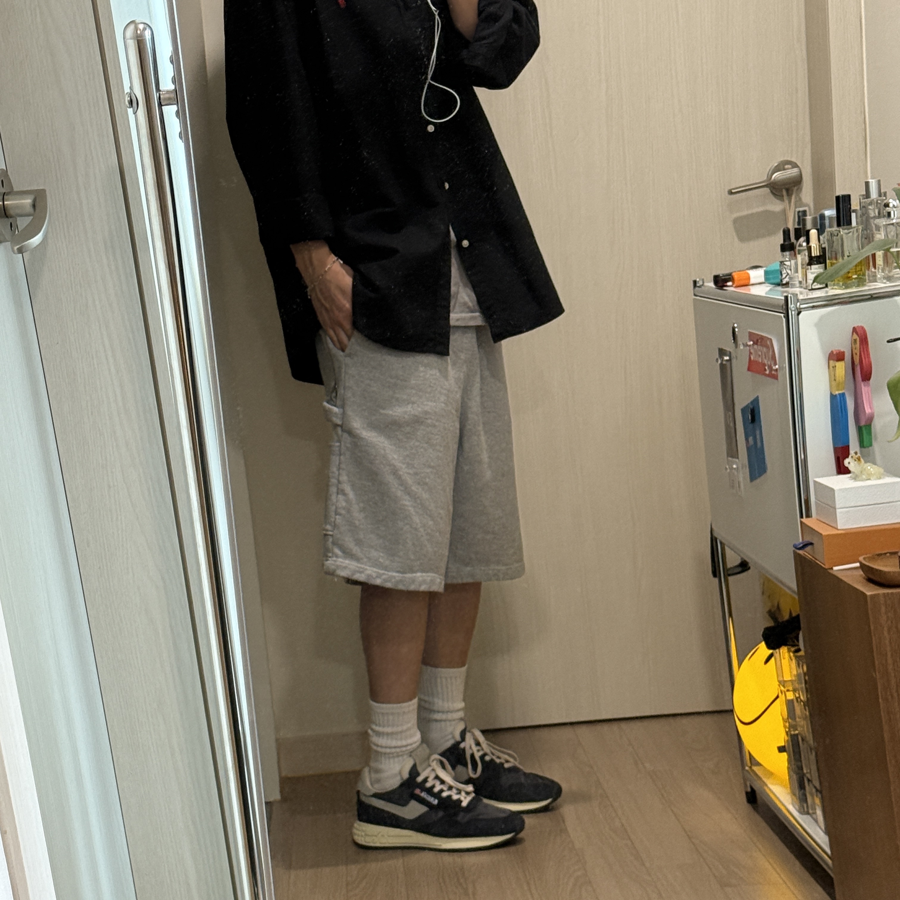 Autry Reelwind Low Nylon Suede Sneakers Black 착용 스타일 - 2