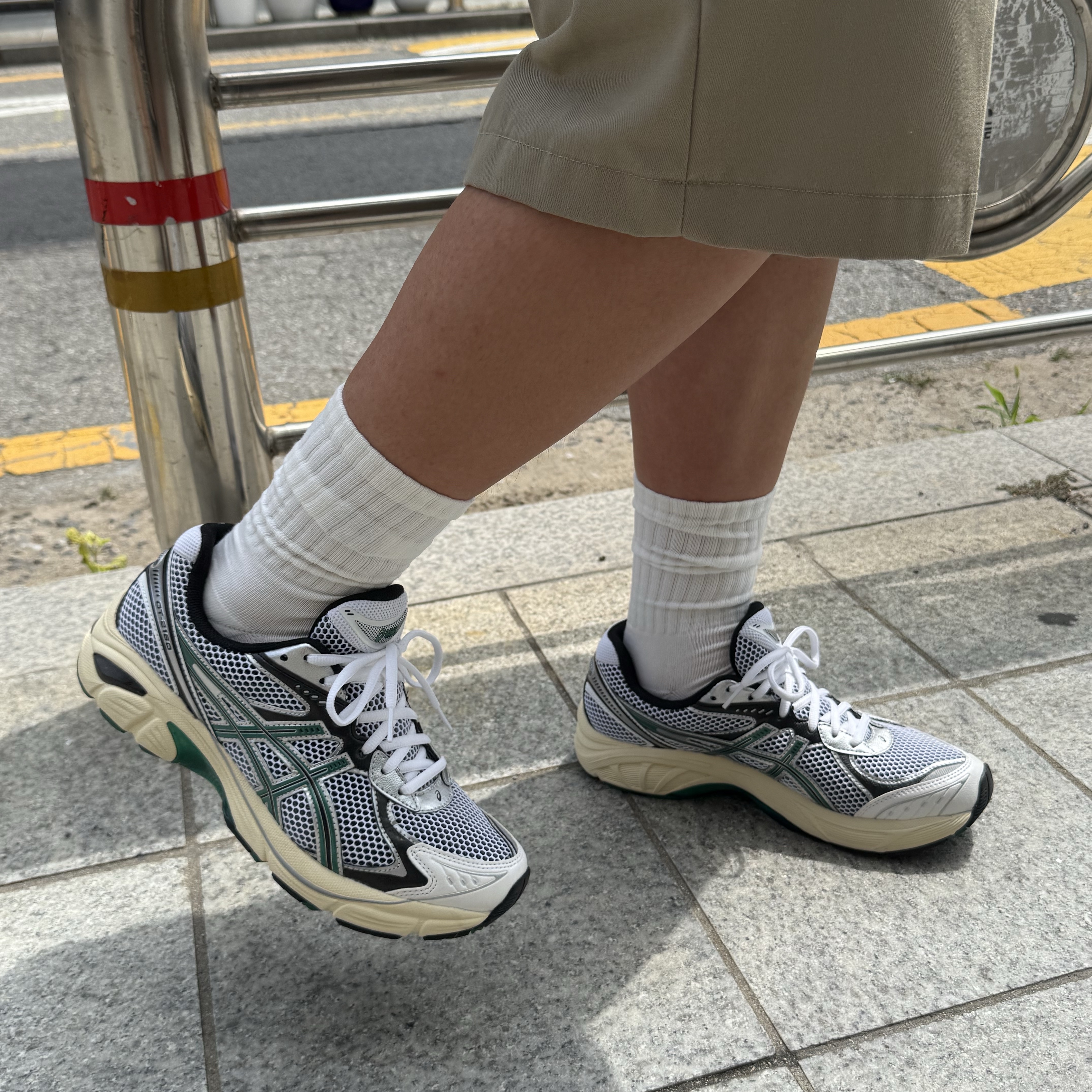 Asics GT-2160 White Jasper Green 착용 스타일 - 5