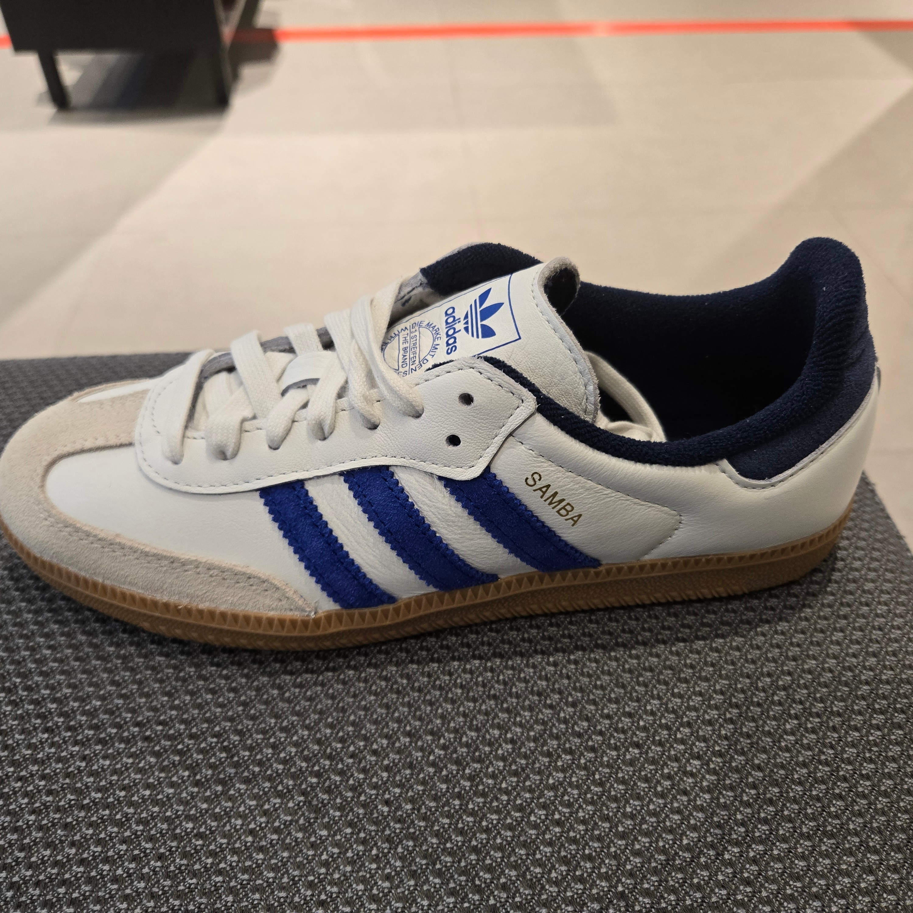 Adidas Samba OG Core White Royal Blue 착용 스타일