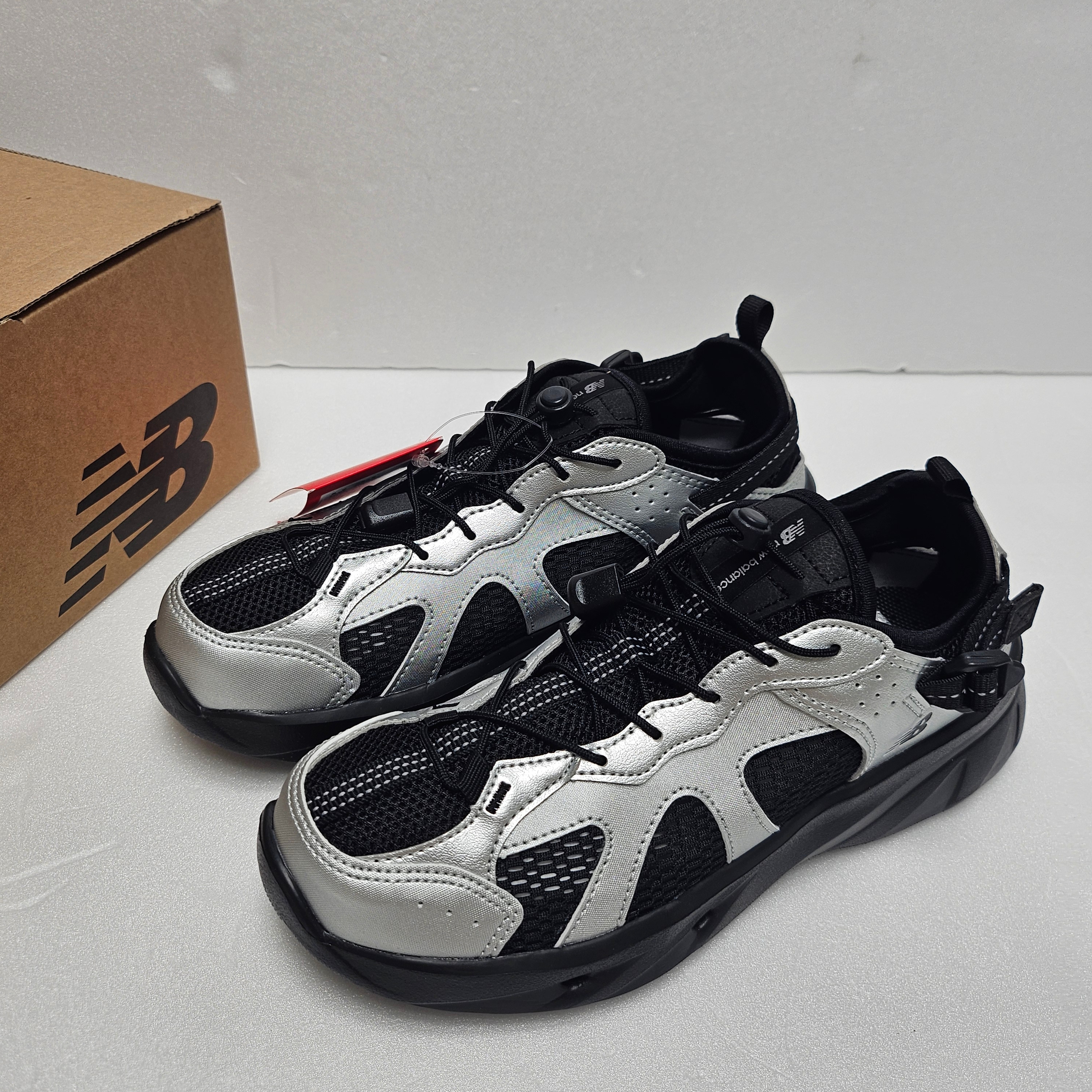 New Balance Kave Sandal Silver 착용 스타일 - 2
