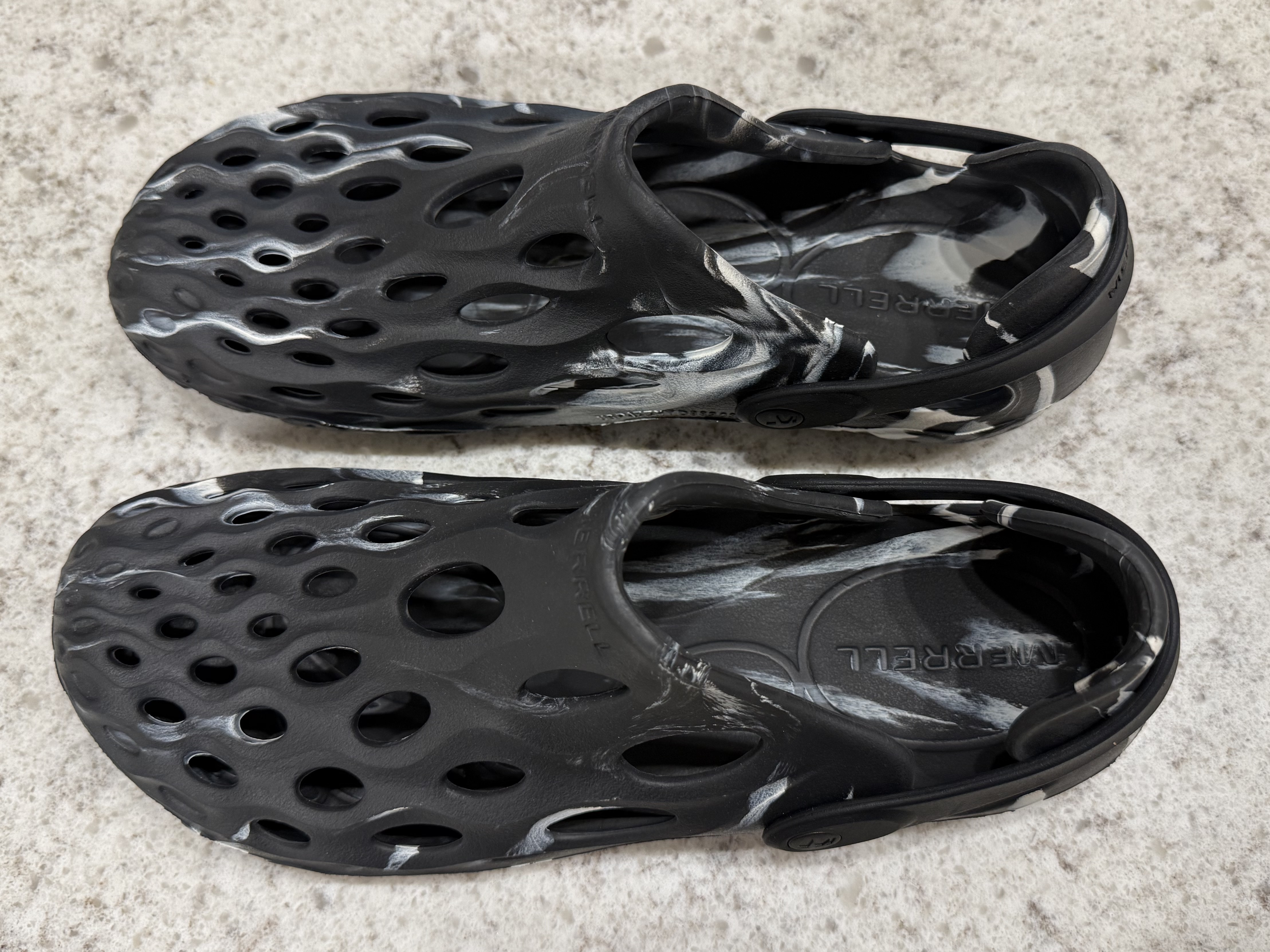 Merrell Hydro Moc Black White 착용 스타일 - 2