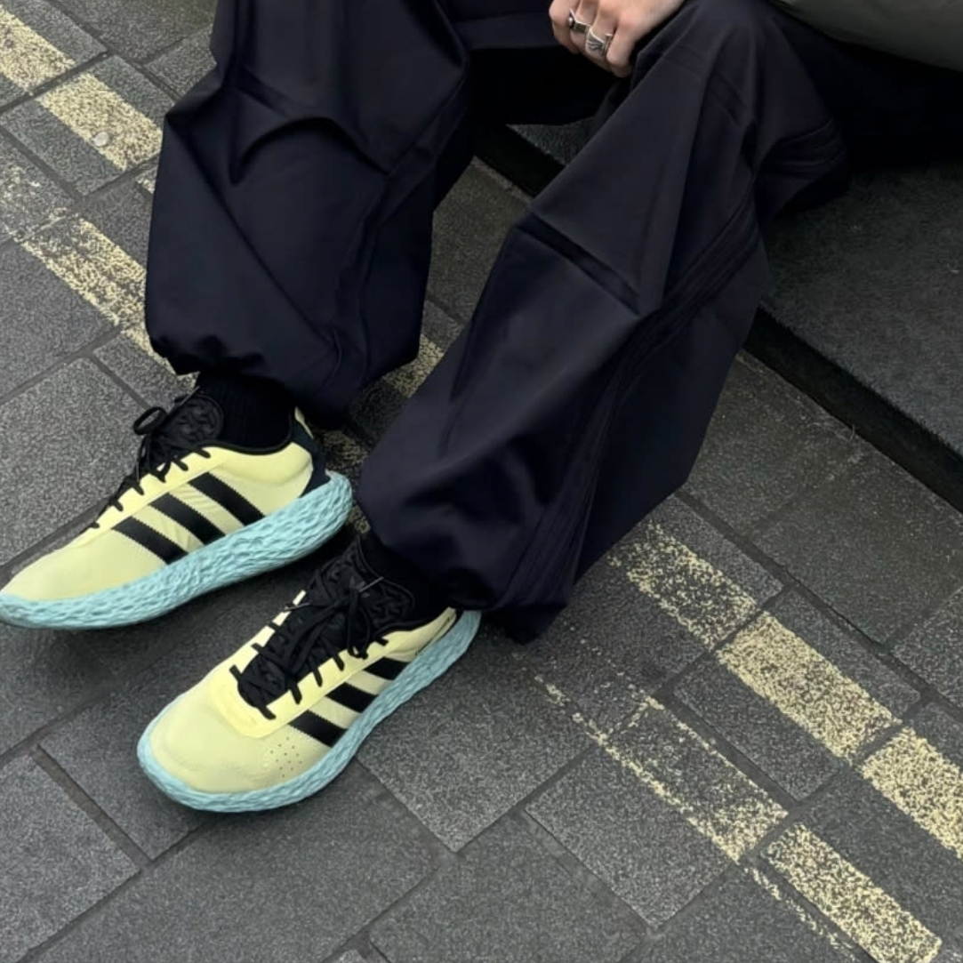 Adidas Zponge Ice Yellow Core Black 착용 스타일