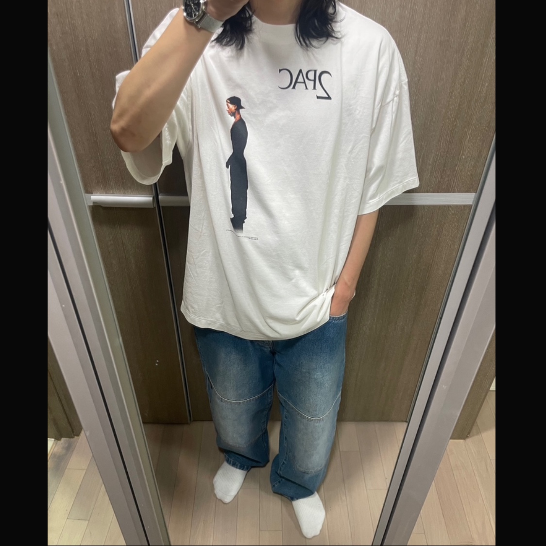 Saint Mxxxxxx x 2Pac S/S T-Shirt White - 25SS, Supreme x Dickies Double Knee Baggy Jean Washed Indigo - 23FW 착용 스타일 - 1