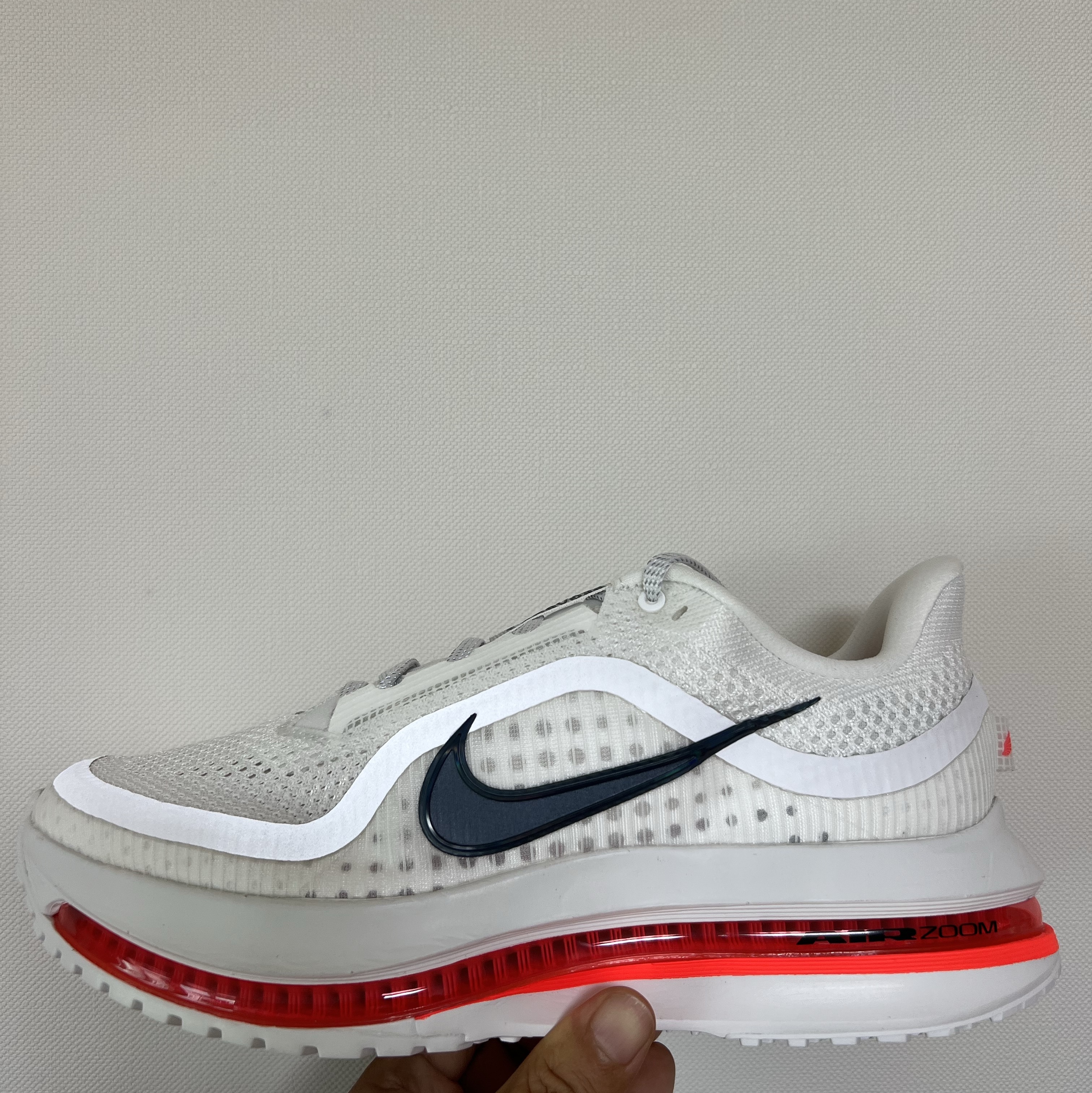 Nike Pegasus Premium Summit White Bright Crimson 착용 스타일 - 1