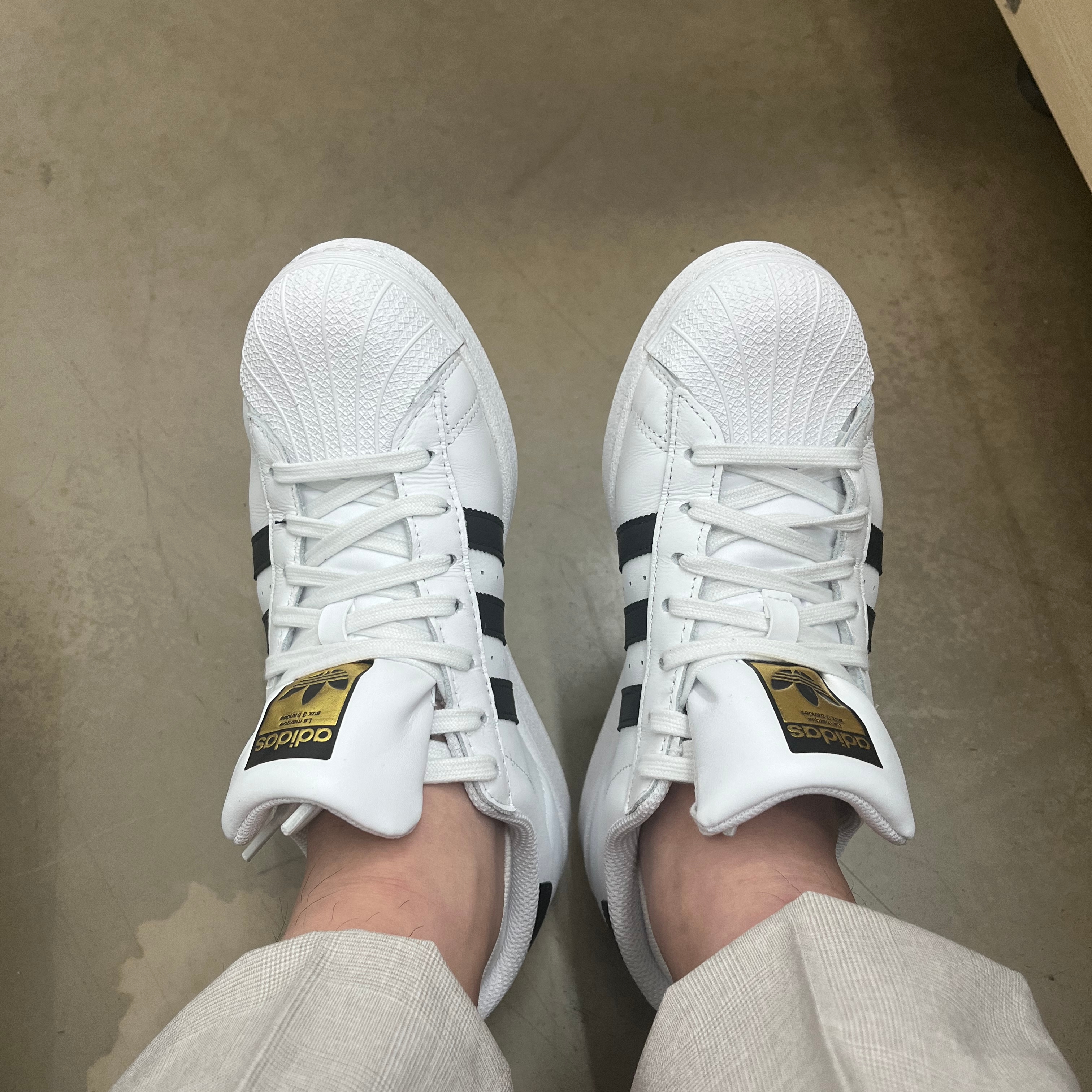 Adidas Superstar White Black 착용 스타일