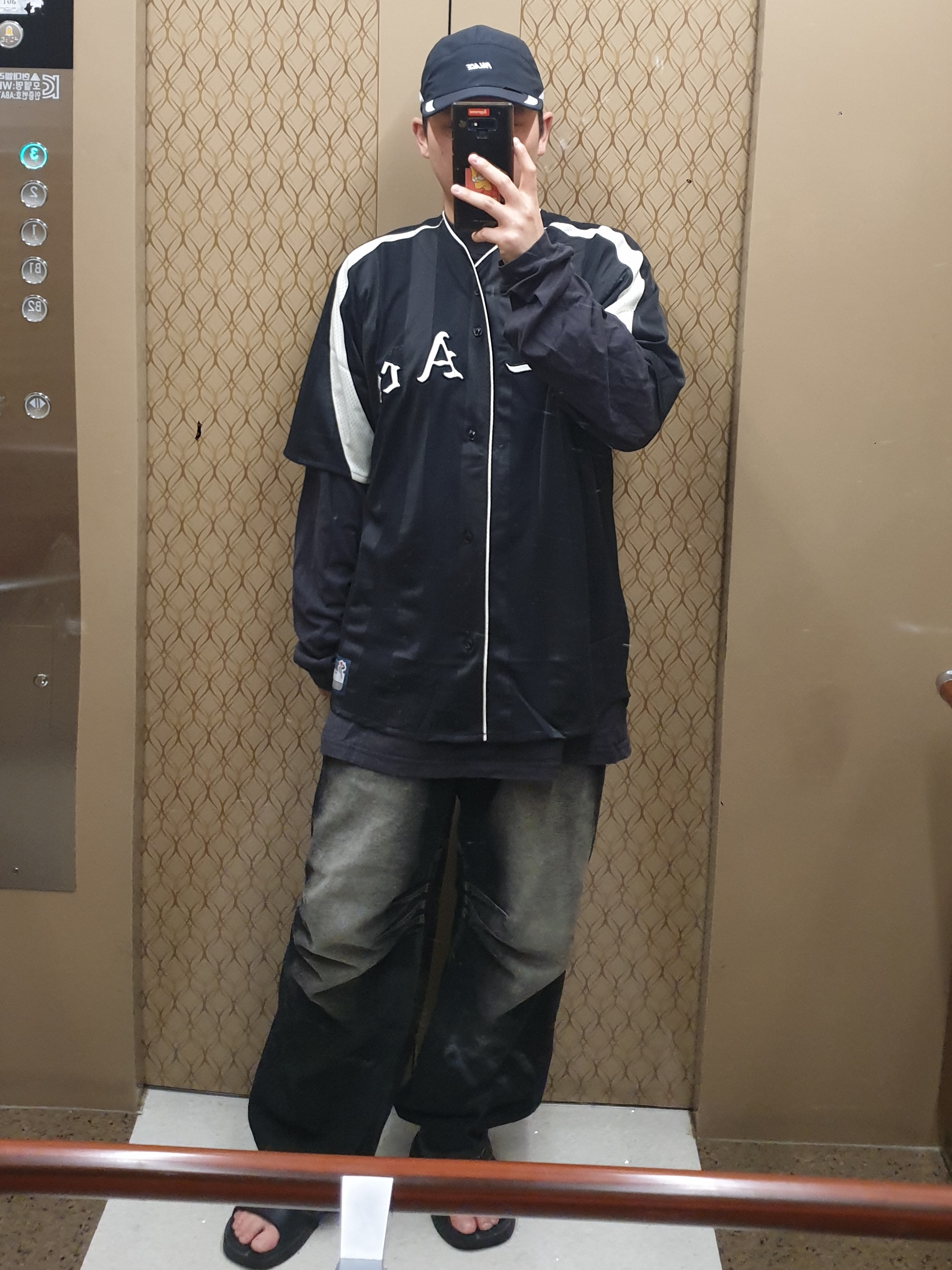 Palace Love Jersey Black - 25SS, Palace Gore-Tex 3L Runner Black - 25SS 착용 스타일