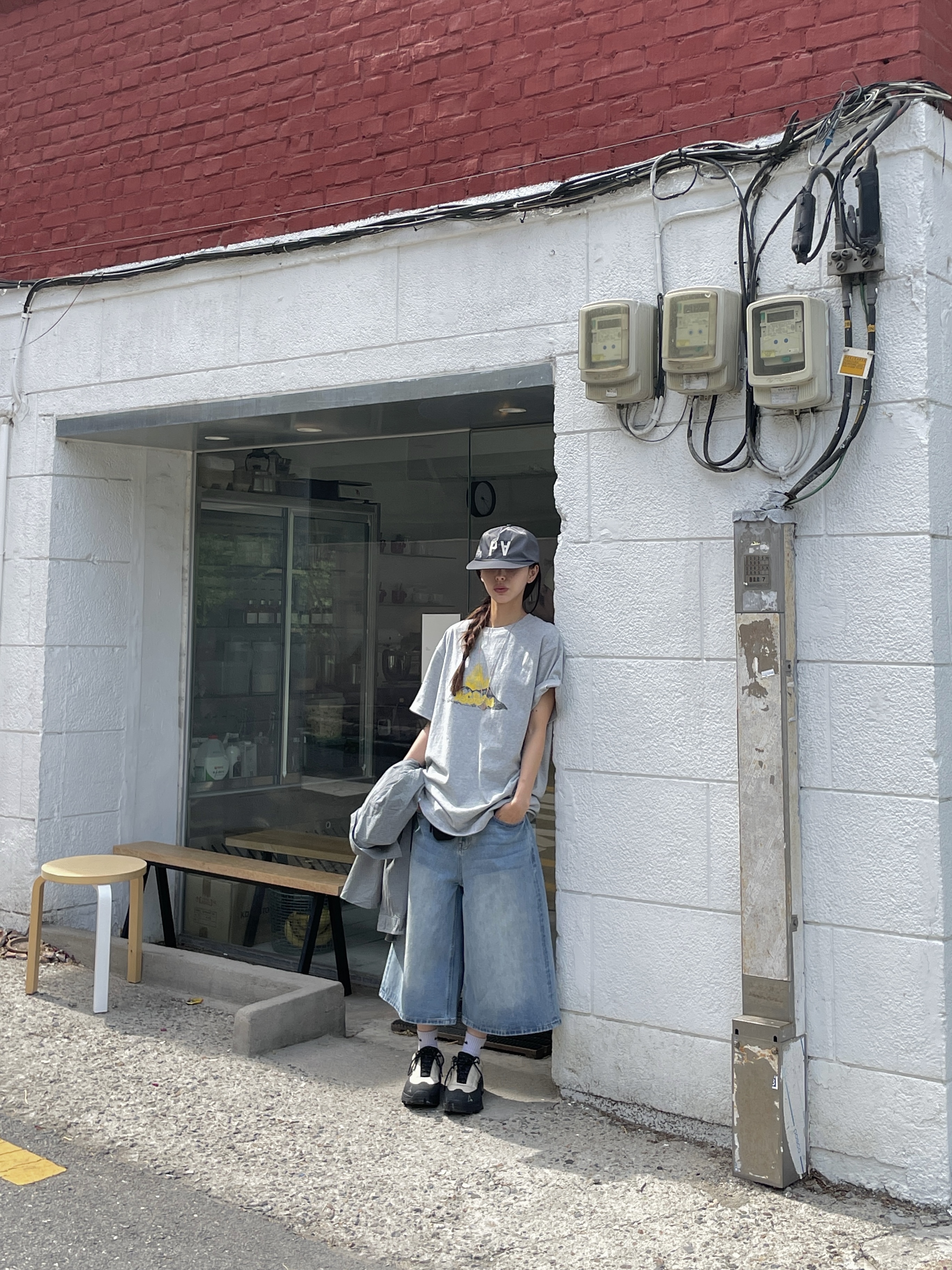 Roa Hiking Katharina Sand, YESEYESEE Volcanic Eruption Tee Grey 착용 스타일 - 2