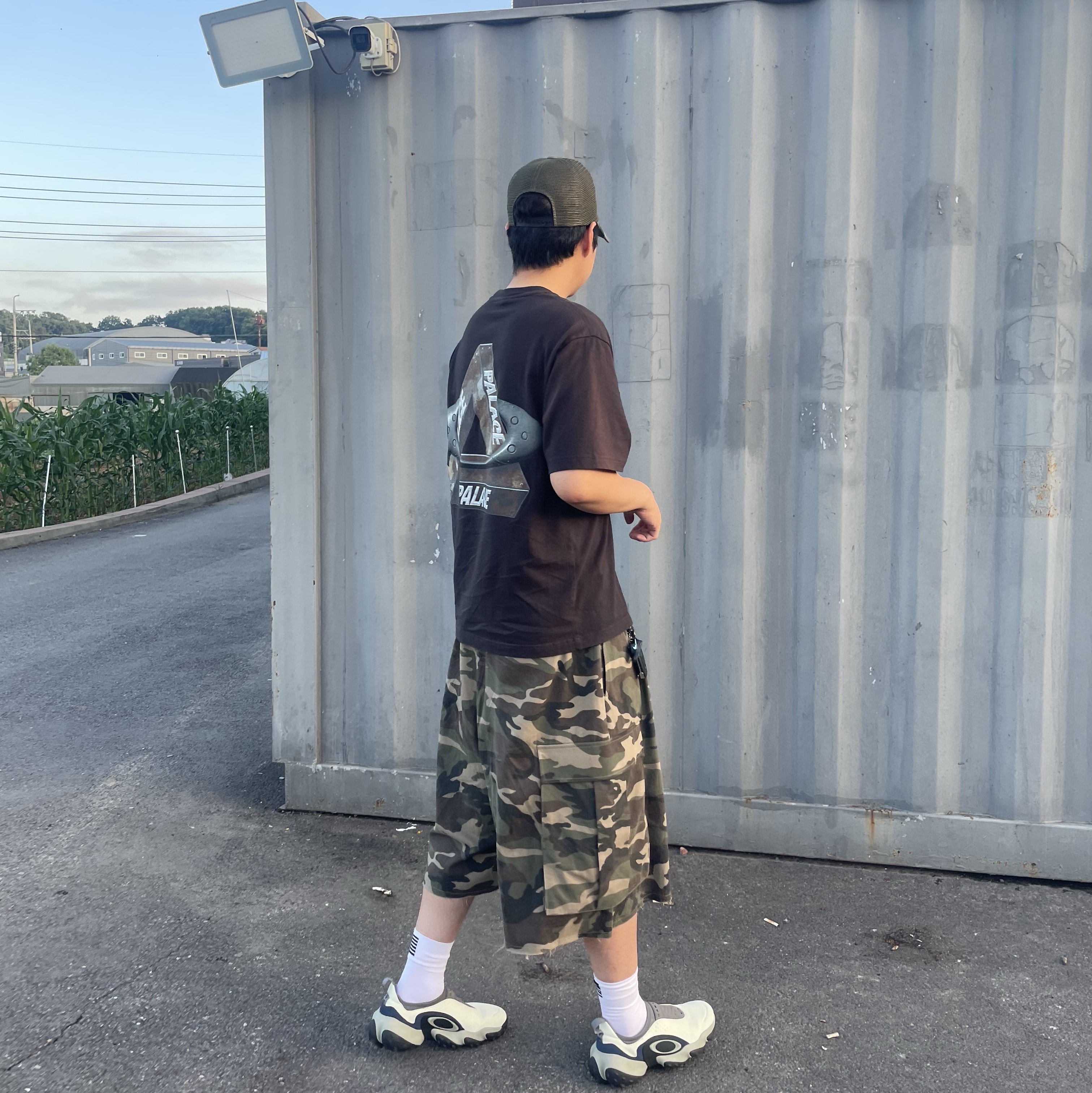 GRAILZ x KOIN SEOUL Kg Logo Cap Camo, Palace x Oakley T-Shirt Black - 24FW 착용 스타일 - 1