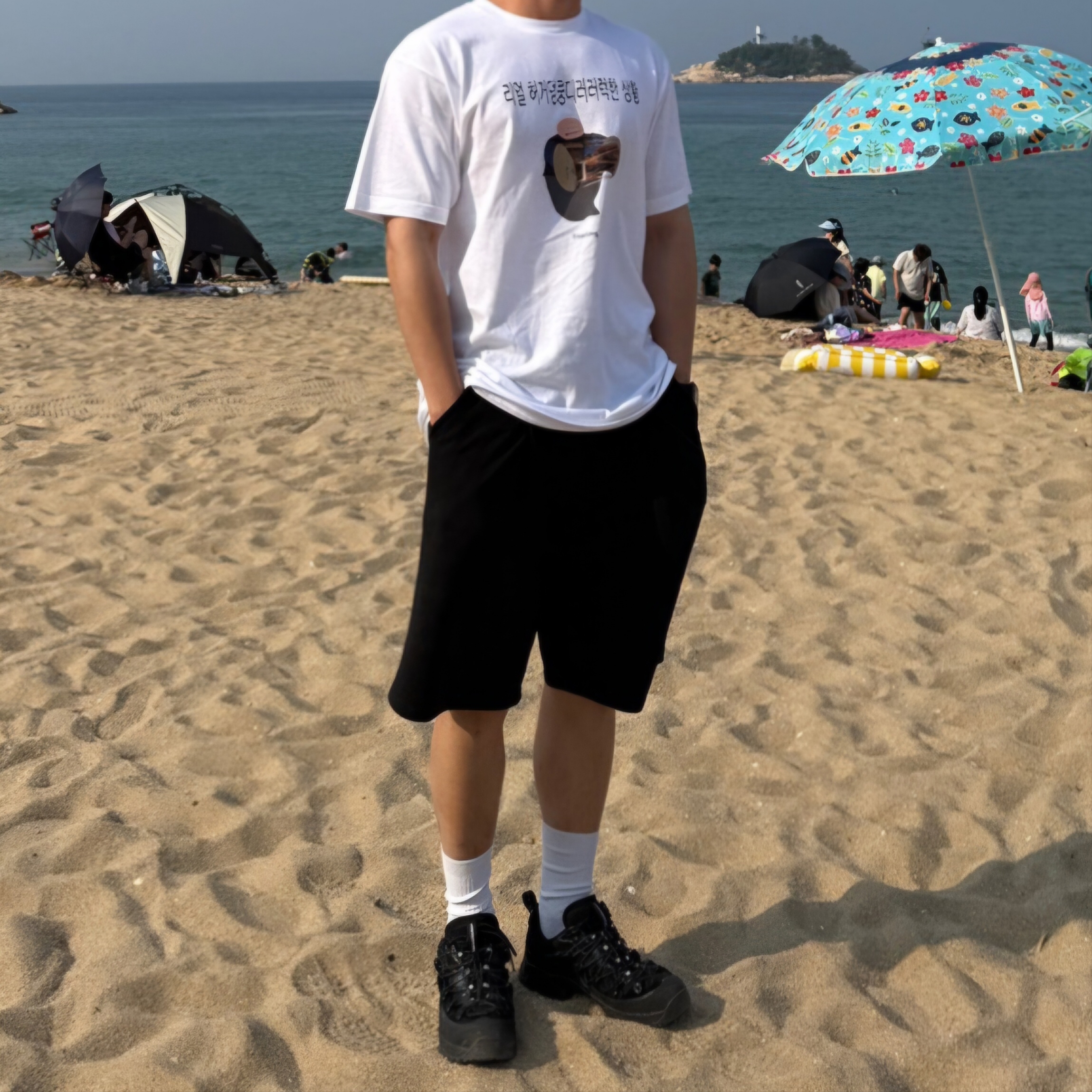 itiscoolthing Real Heogeodeongkungdileoleoleoghan Situation T-Shirts White 착용 스타일 - 1