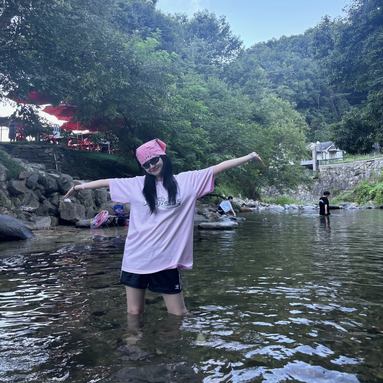 Supreme Crown T-Shirt Light Pink - 23SS 착용 스타일 - 2