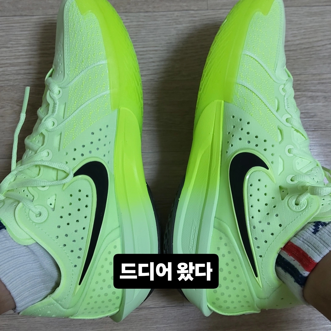 Nike Air Zoom G.T. Cut 3 EP Barely Volt Black 착용 스타일