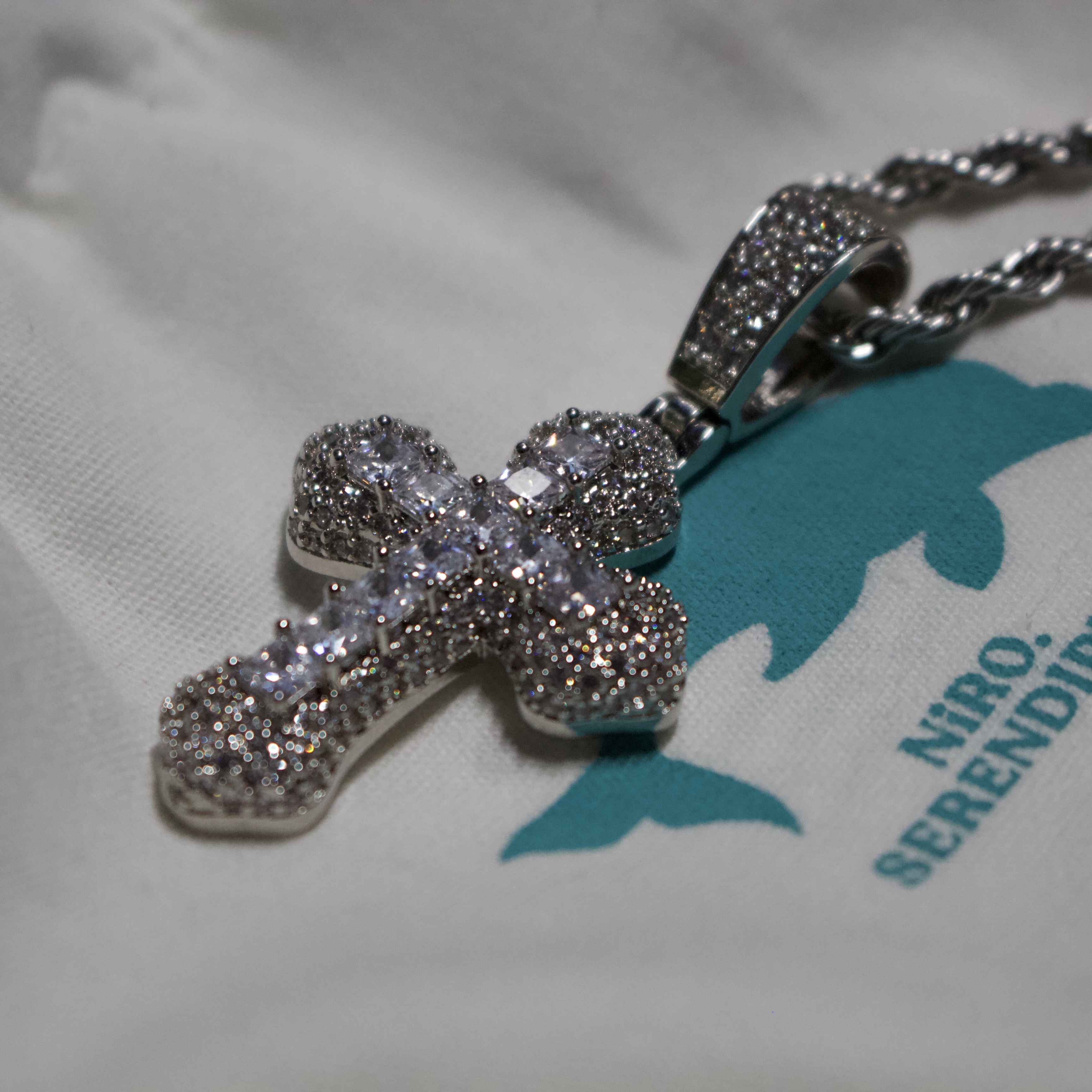 NiRO.SERENDiPiTY Zirconium Cross Rope Chain Necklace #111 착용 스타일 - 8