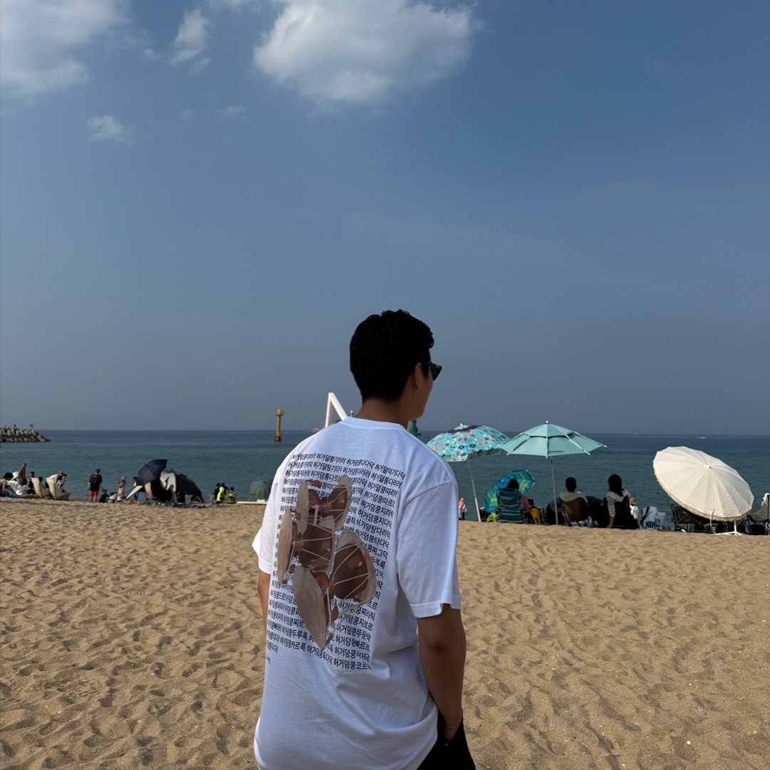 itiscoolthing Real Heogeodeongkungdileoleoleoghan Situation T-Shirts White 착용 스타일 - 2