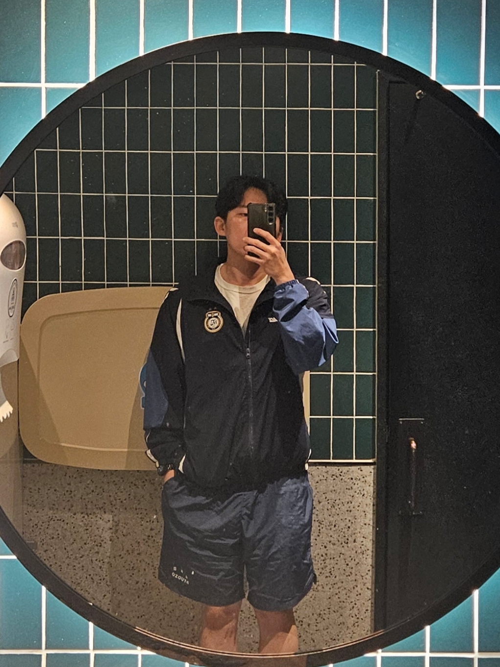 Palace Pro Shell Jacket Navy - 23FW, IAB Studio Woven Shorts Navy - The Hyundai Seoul Exclusive 착용 스타일