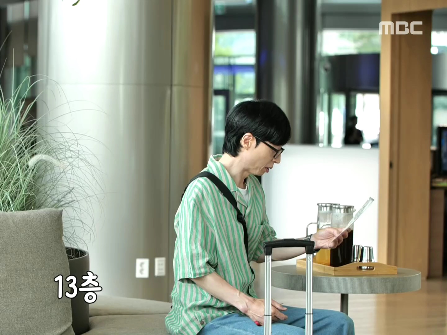 STU Back Raglan Stripe Linen Shirt Green 착용 스타일 - 3
