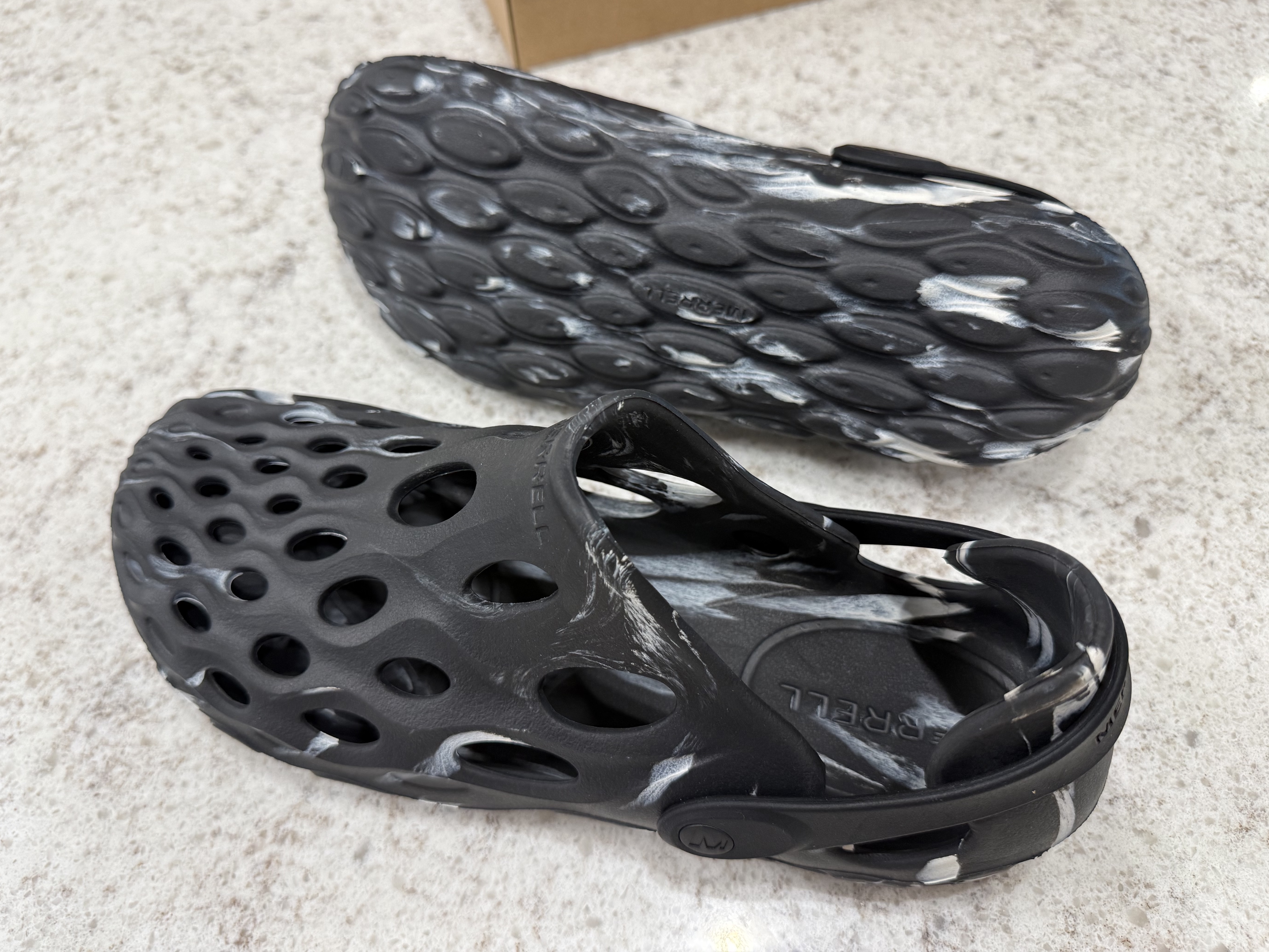 Merrell Hydro Moc Black White 착용 스타일 - 5