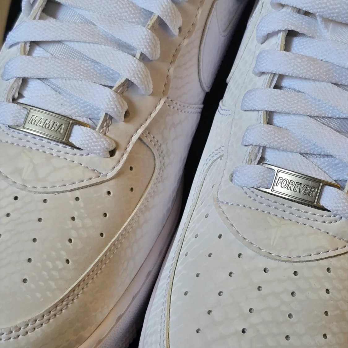 Nike x Kobe Bryant Air Force 1 Low Triple White 착용 스타일 - 2