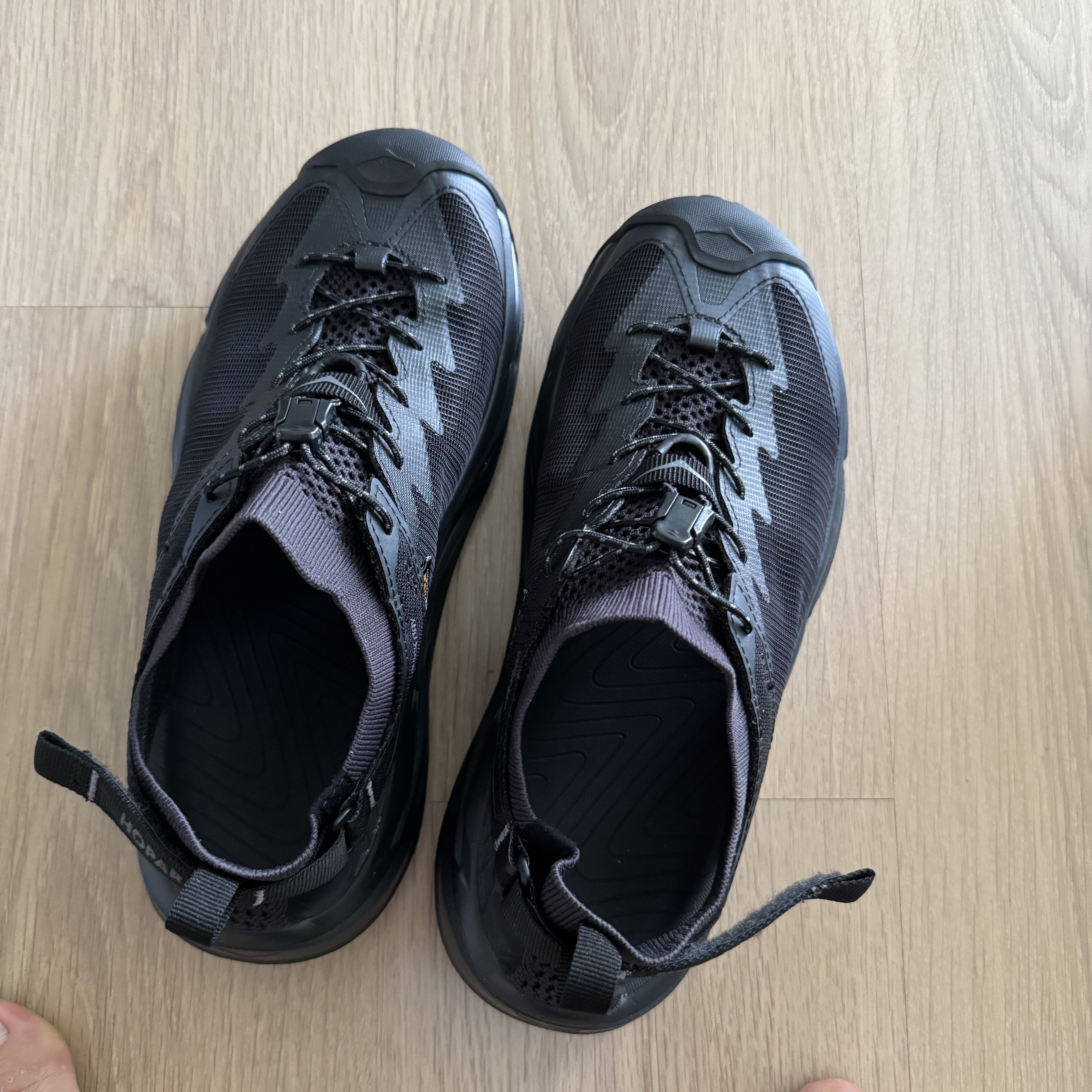 Hoka Hopara 2 Black 착용 스타일