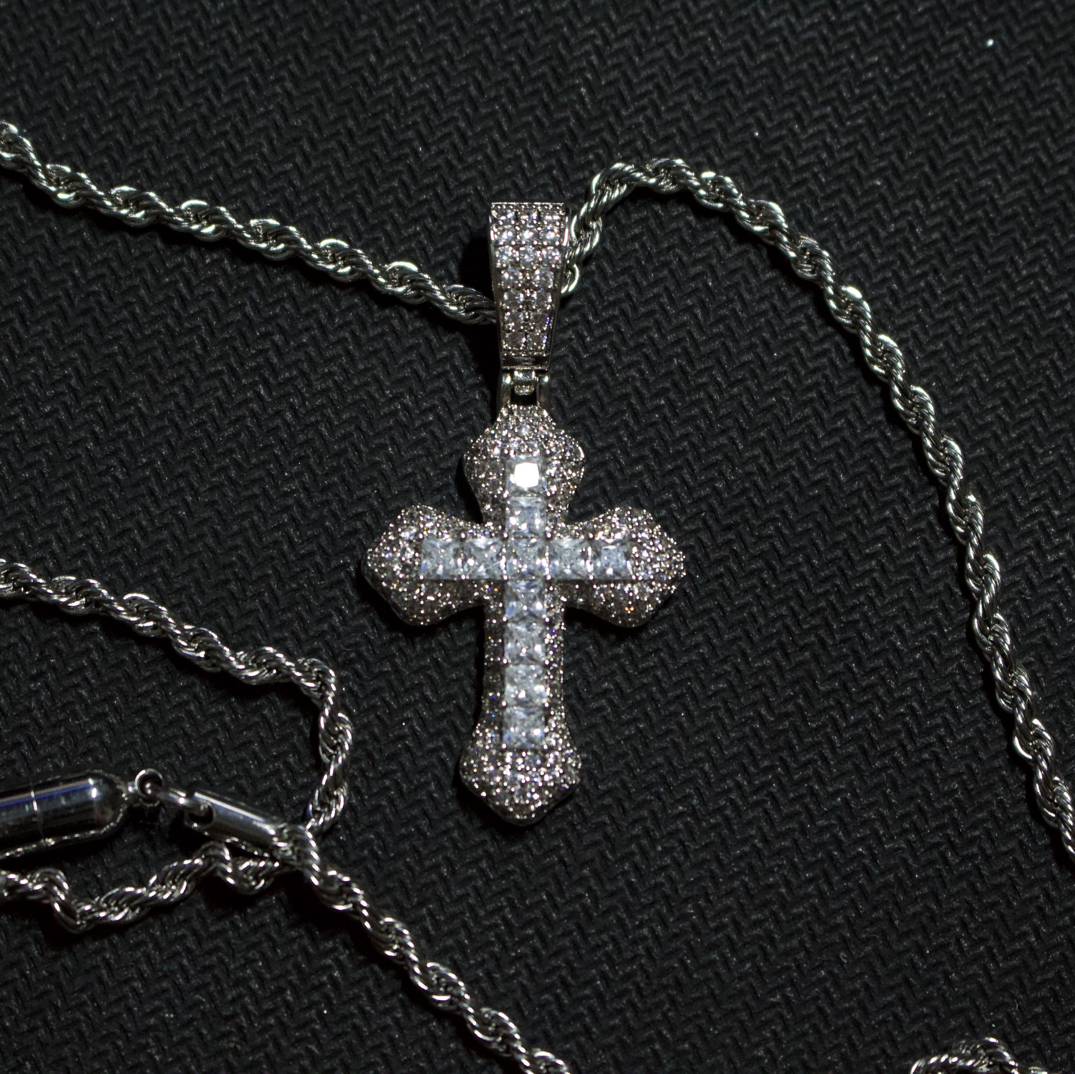 NiRO.SERENDiPiTY Zirconium Cross Rope Chain Necklace #111 착용 스타일 - 6