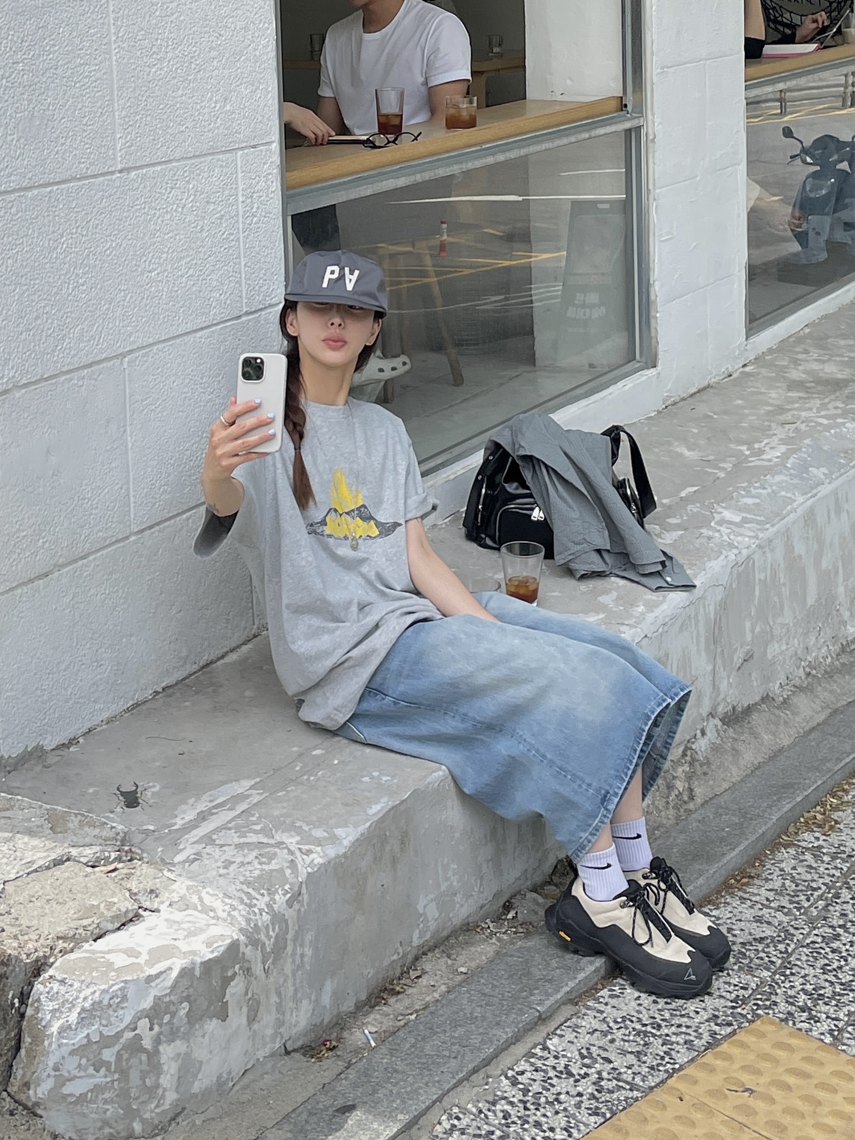 Roa Hiking Katharina Sand, YESEYESEE Volcanic Eruption Tee Grey 착용 스타일 - 5